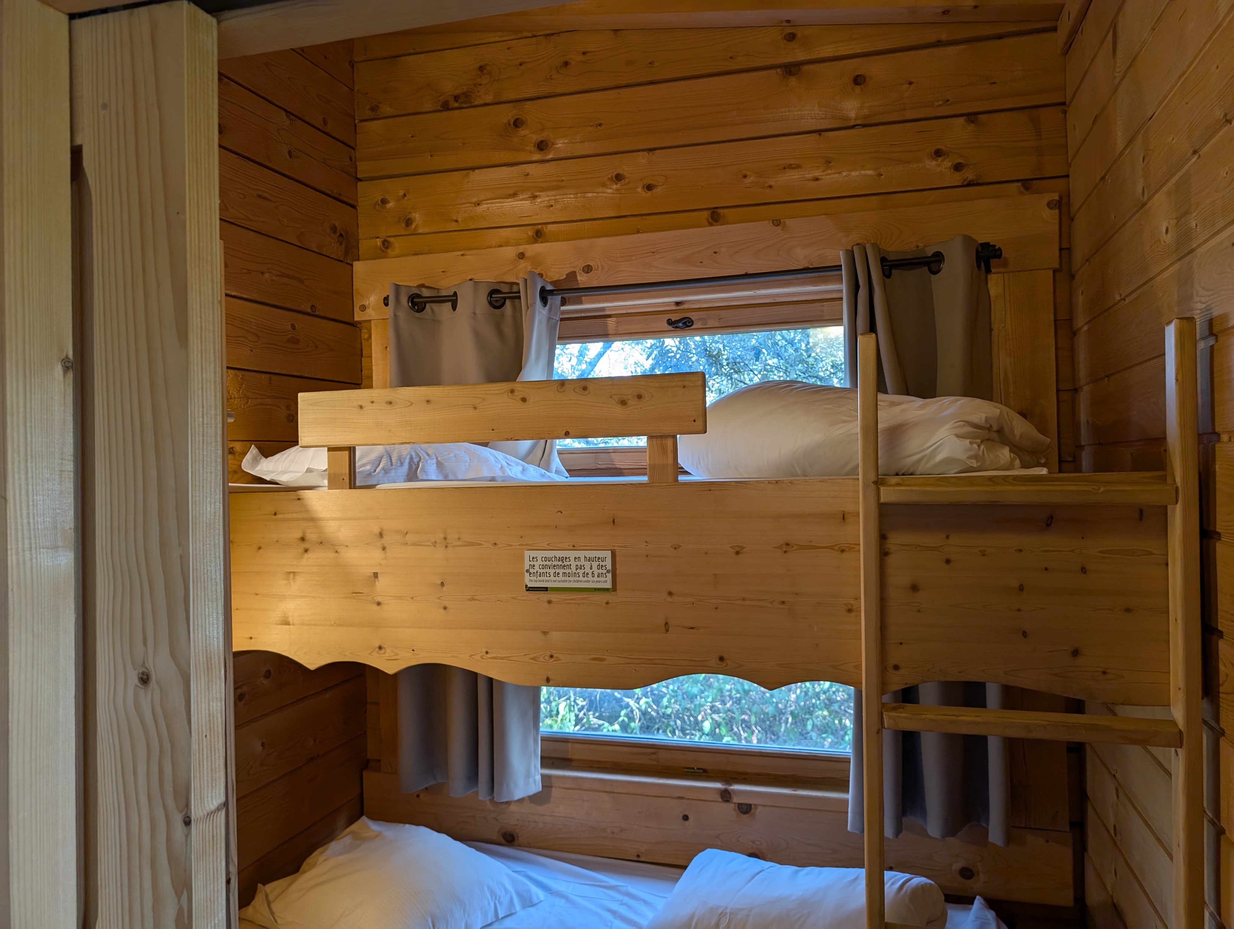 Cabane Mazet : une échappée belle sur pilotis en Occitanie à Villalier — cuisine
