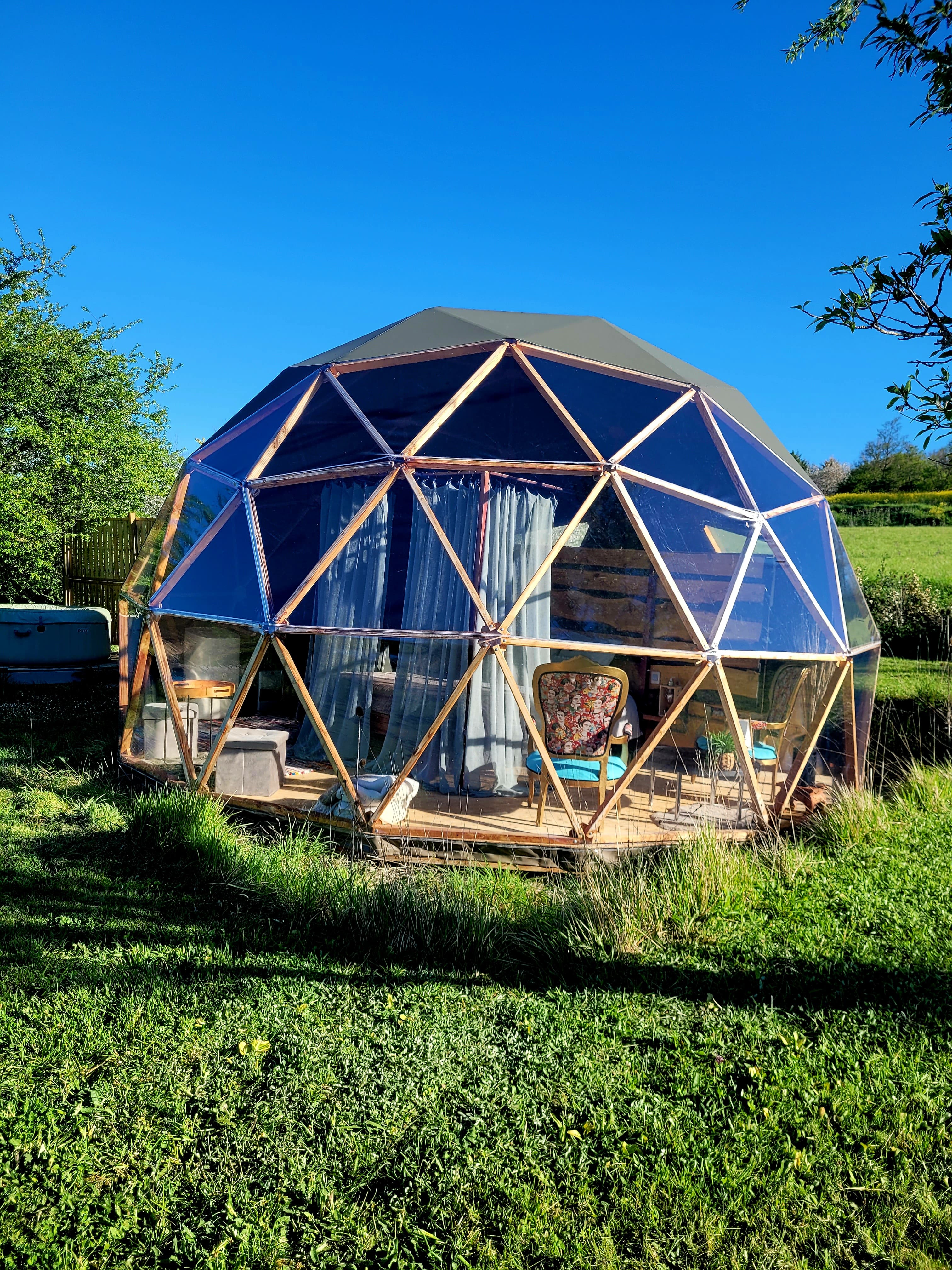 Dôme Spa Nyx — Séjour romantique avec jacuzzi à Haute-Garonne à Lussan-Adeilhac — environnement naturel