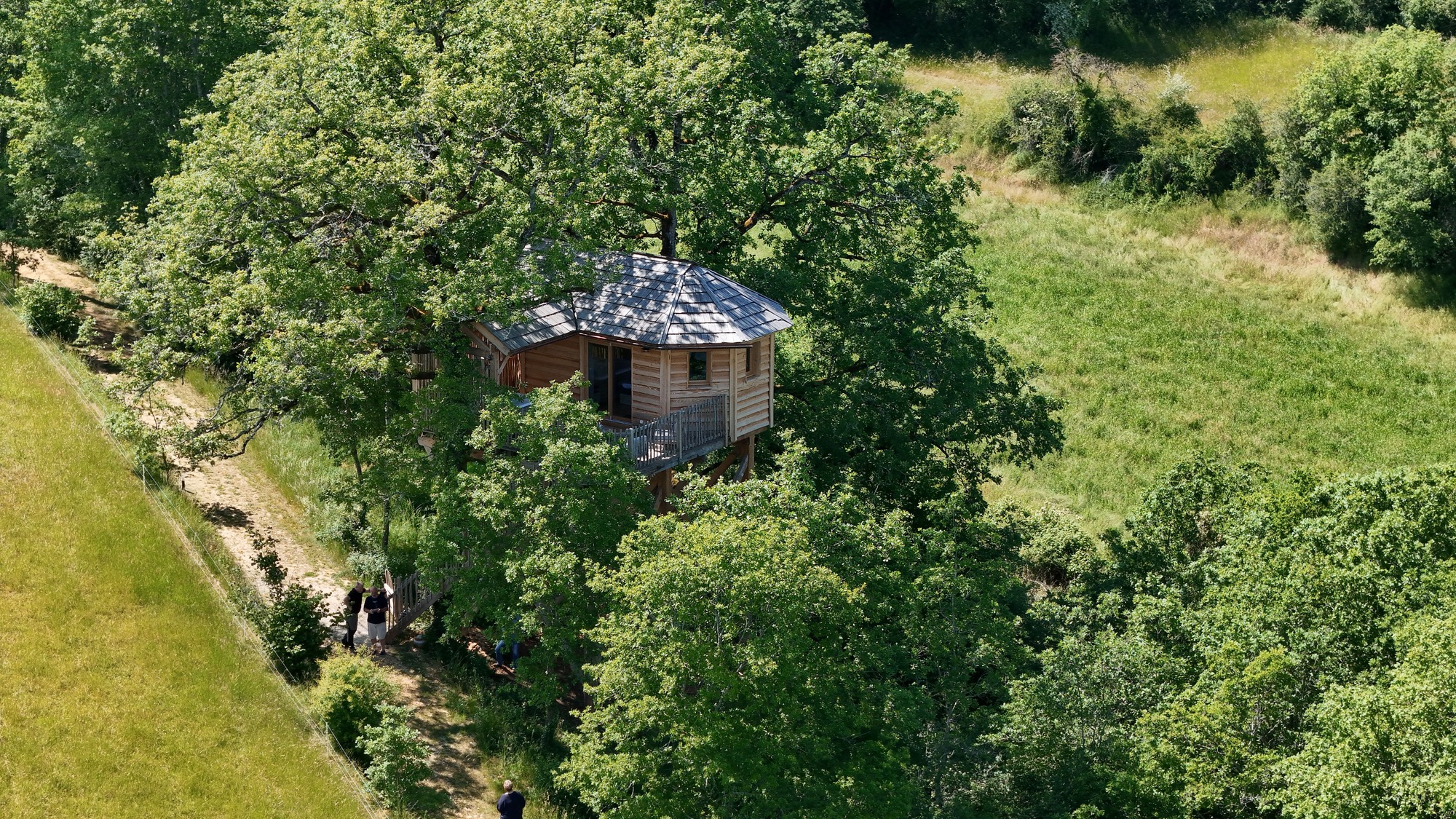 La Cabane des Nids en Périgord — Nuit perchée avec spa à 7m en Dordogne