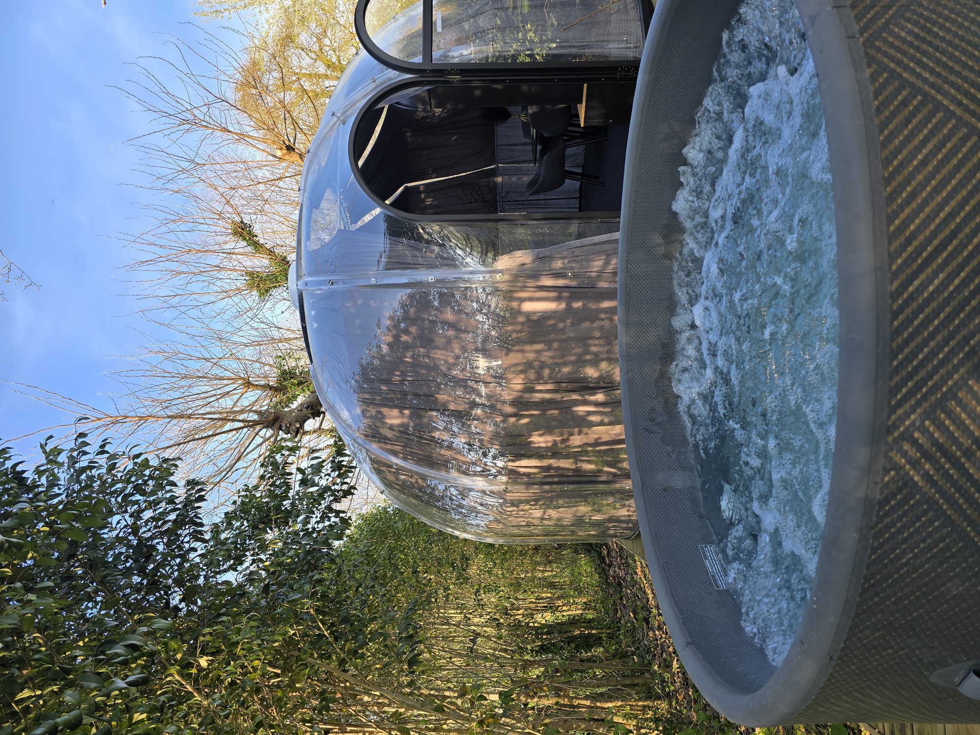 Bulle Spa Aphrodite — Nuit magique sous les étoiles à Landes à Mont-de-Marsan — espace de vie