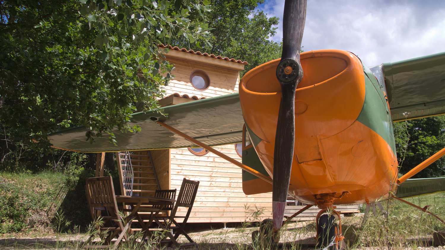Vivez l'expérience unique d'un avion Cessna et de sa tour de contrôle à Barjac — chambre