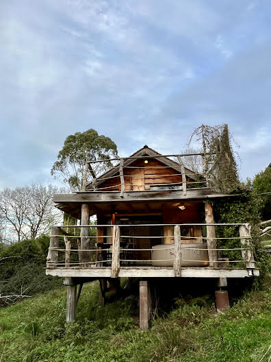 Cabane Le Cœur de Xanet : une échappée belle sur pilotis à Bassussarry — chambre