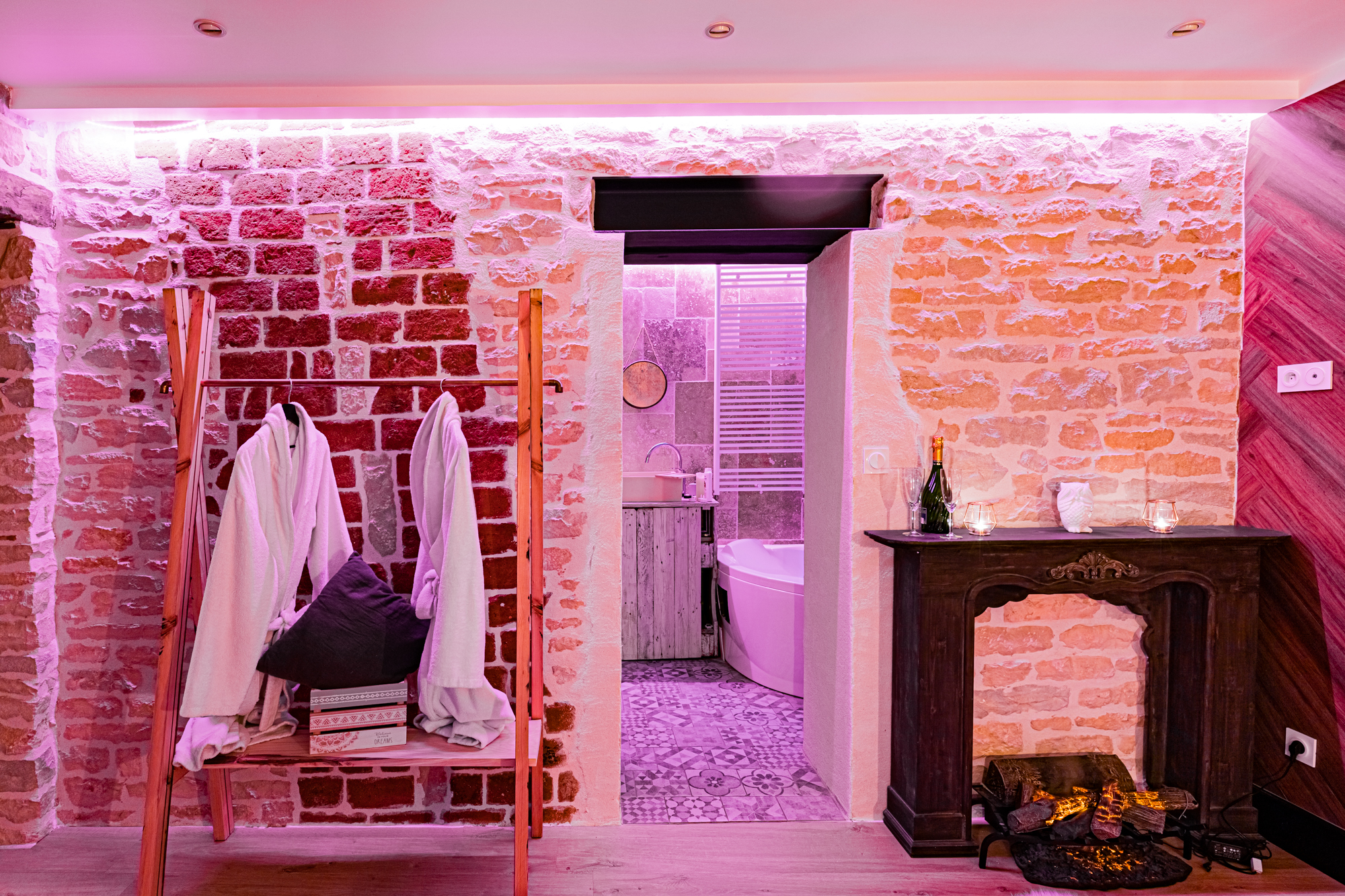 Glam Appart Spa Cosy — Appartement avec jacuzzi à Côte-d'Or à Dijon — vue intérieure