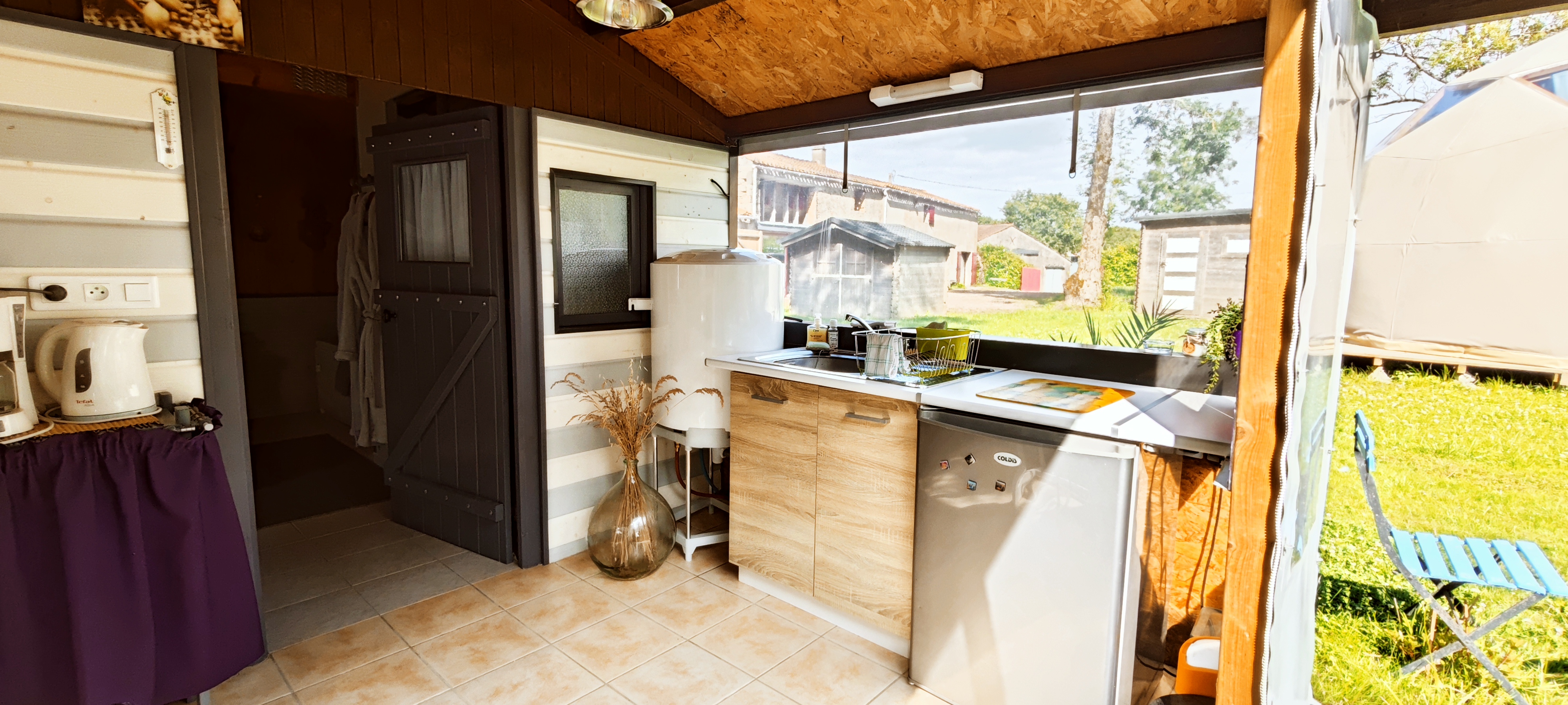 Chalet cosy avec spa privatif : une évasion en Pays de la Loire à Aizenay — espace de vie