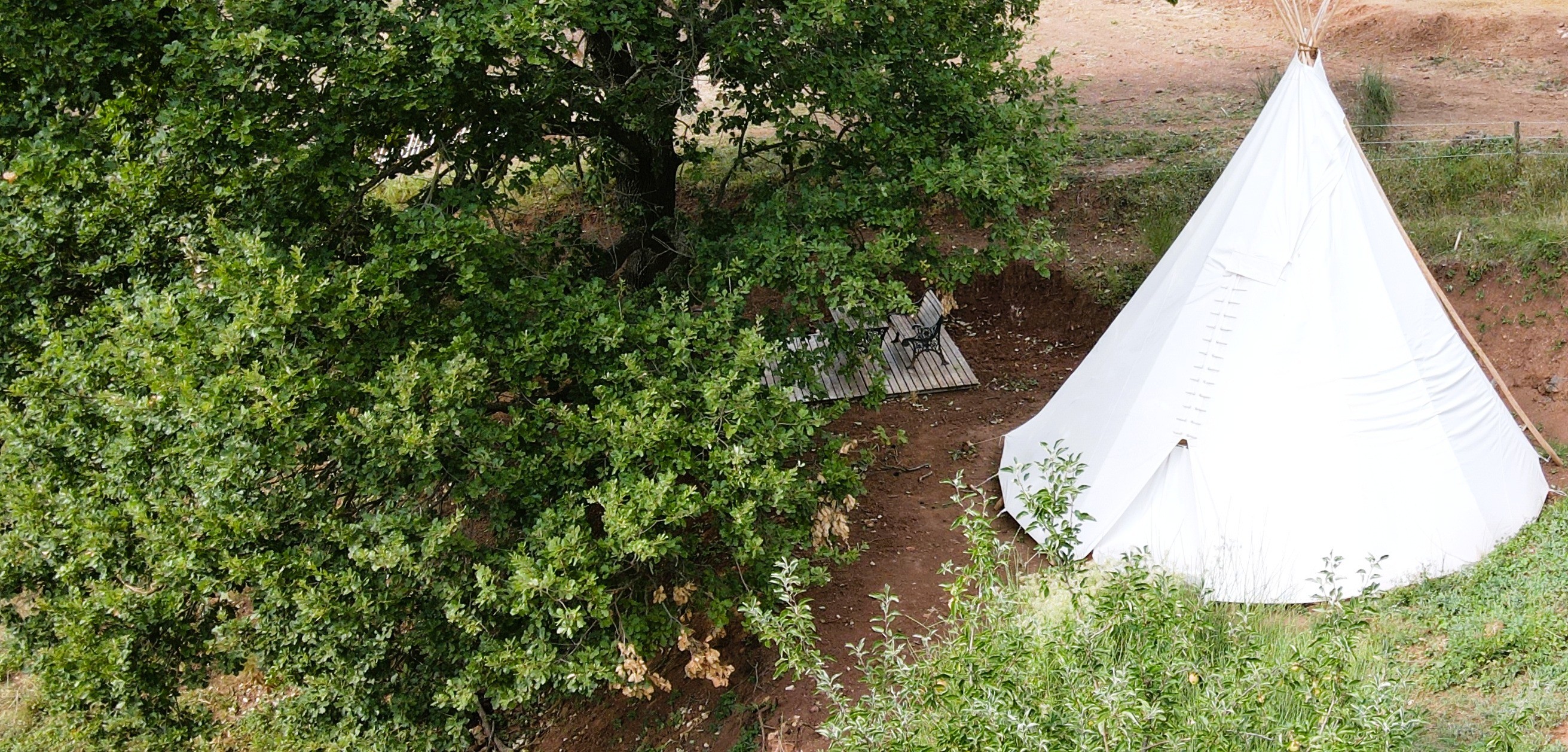 Tipi Jerolamo — Séjour nature sous un grand chêne à Hérault à Béziers — espace de vie
