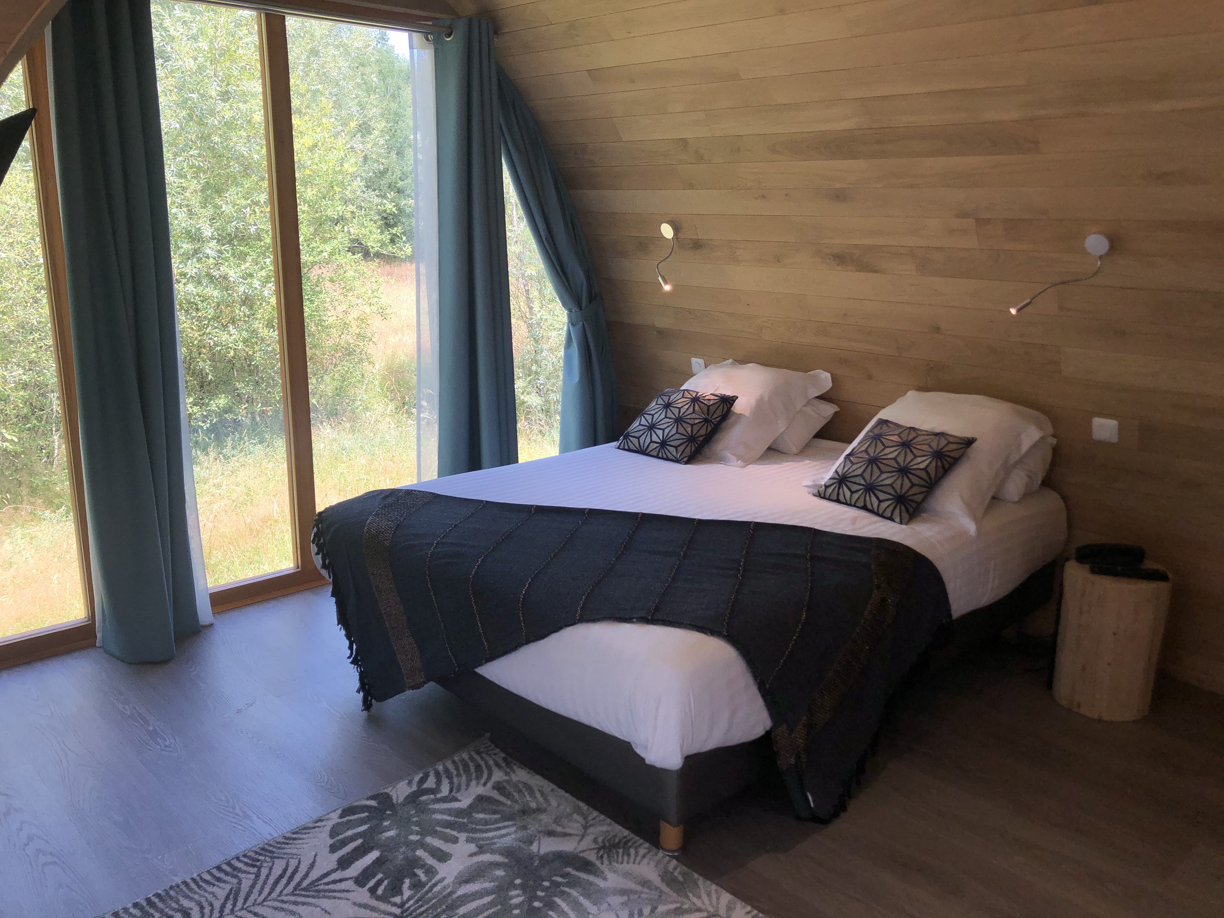 Lodge avec Terrasse Privative — Hébergement insolite à Loir-et-Cher à Cour Cheverny — chambre