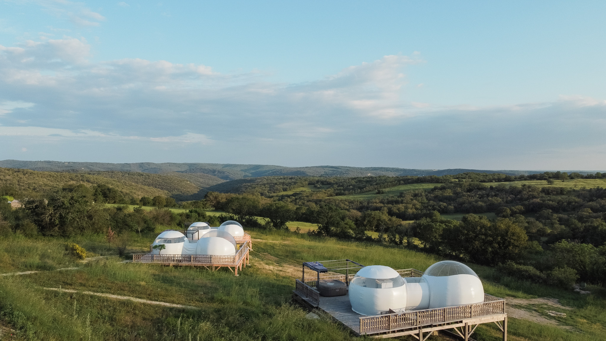 Évasion sensorielle dans une bulle de luxe avec spa en Midi-Pyrénées à Cabrerets — cuisine