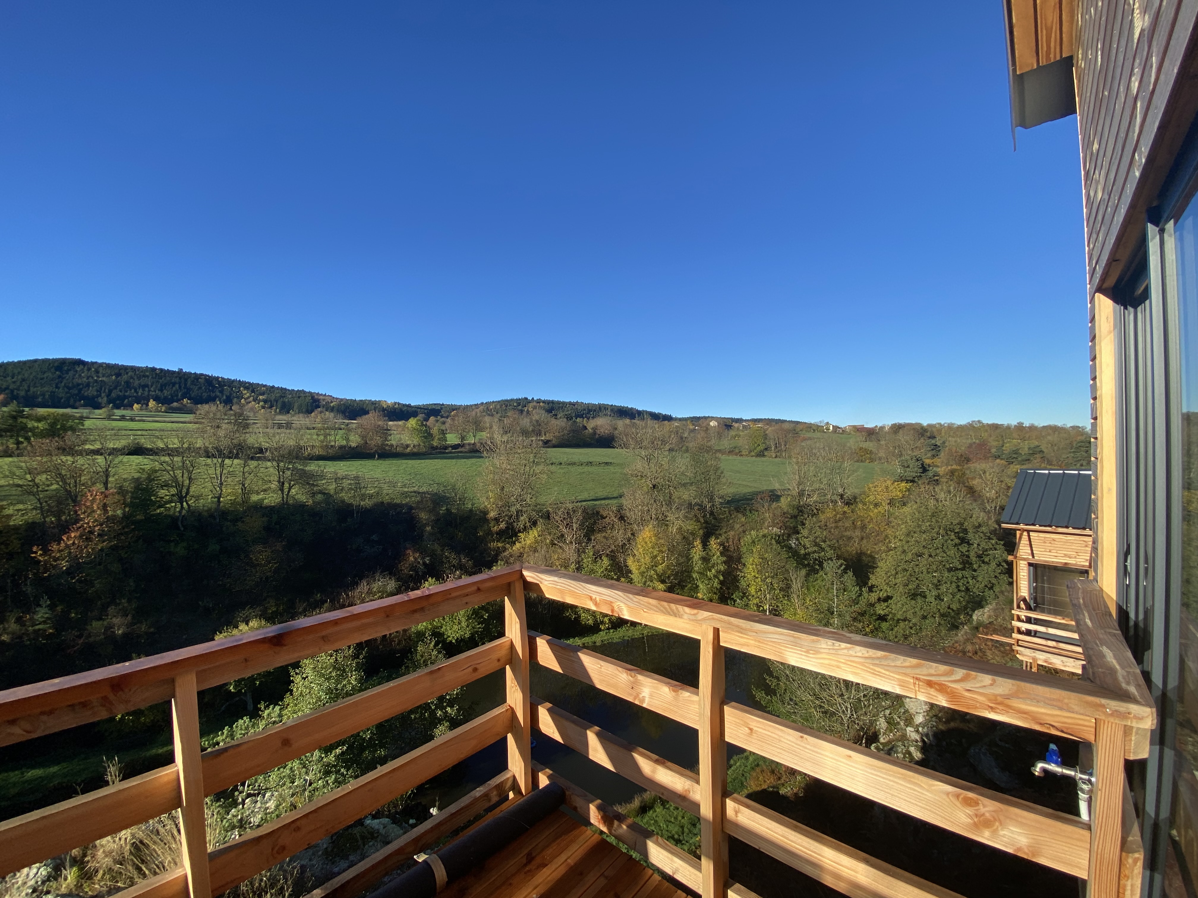 La cabane "Nid secret" — Cabane sur pilotis avec spa à Haute-Loire à Saint-Christophe-d'Allier — espace de vie