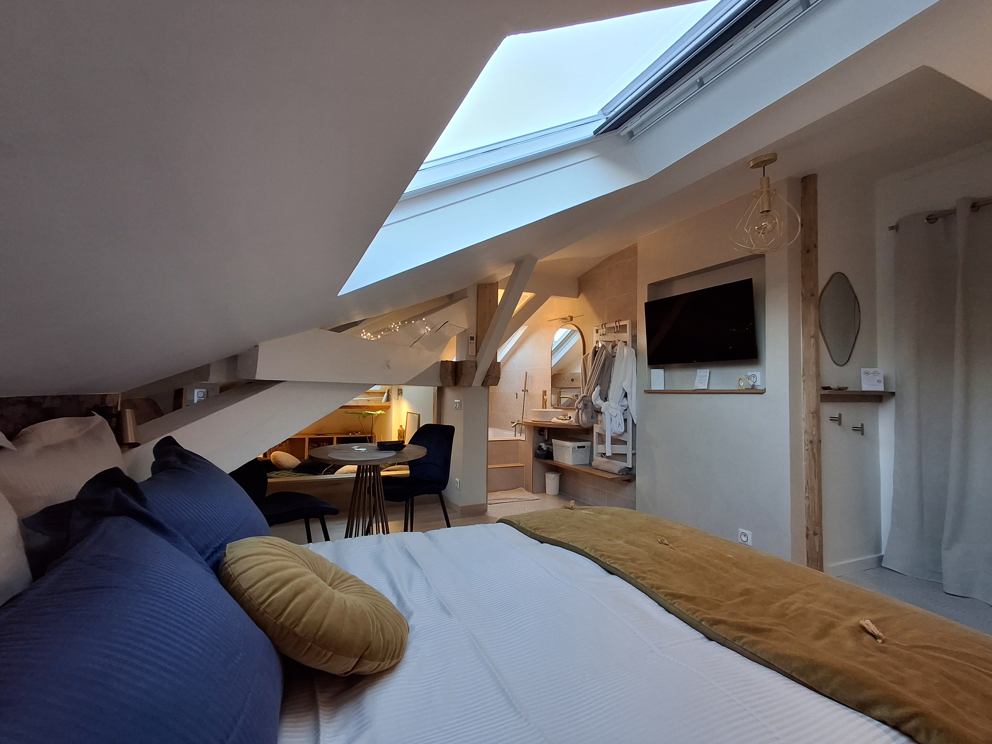 Le 182 - Splendide Hotel — Studio avec spa à Savoie à Chambéry — espace de vie