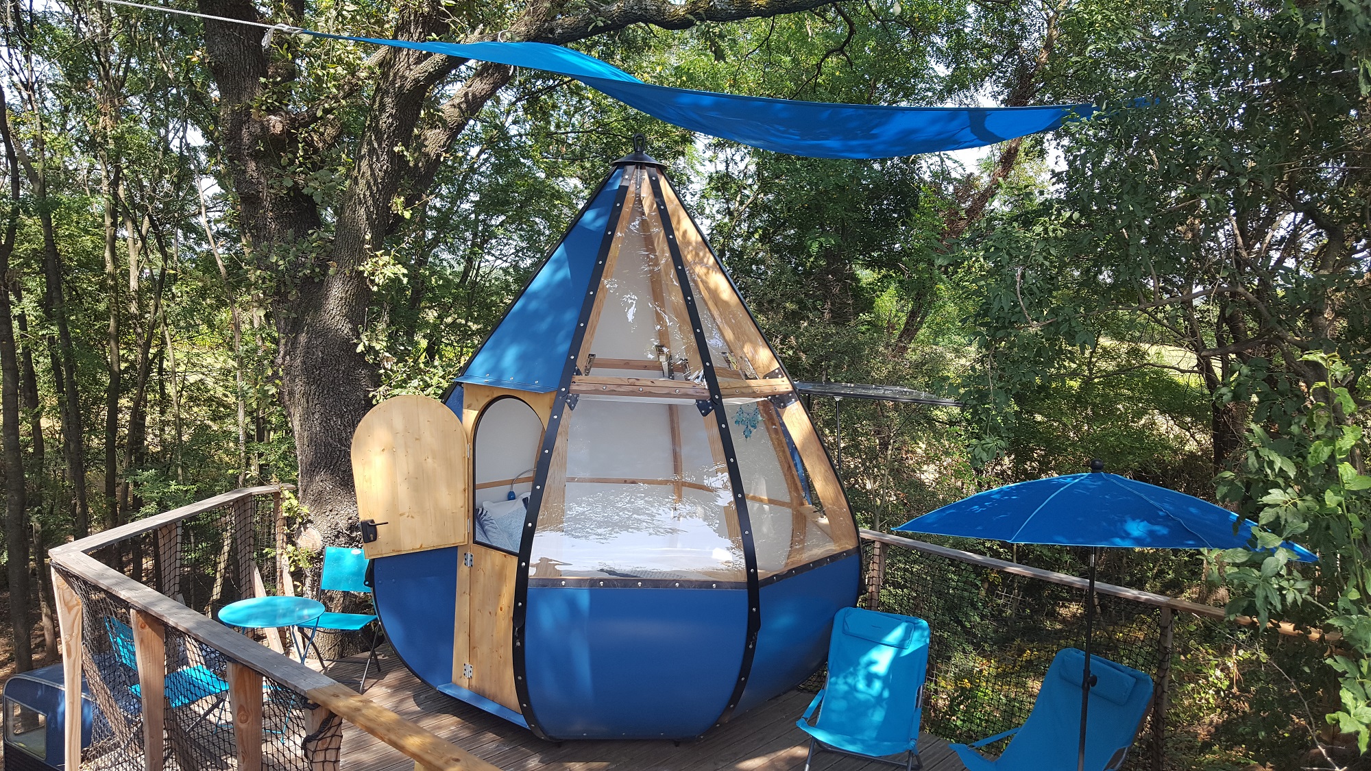 Évasion insolite dans une caravane au cœur de la Drôme à Châteauneuf Sur Isère — vue intérieure