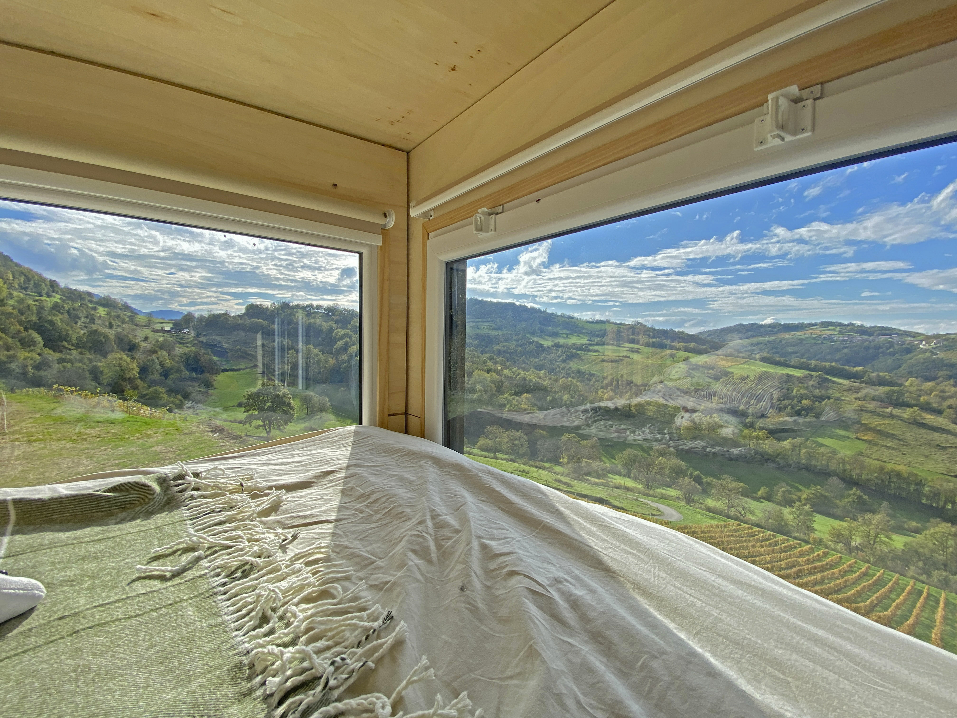 Belvédère du Haut Bugey — Tiny House panoramique à Boyeux (Ain) à Boyeux-Saint-Jérôme — espace de vie