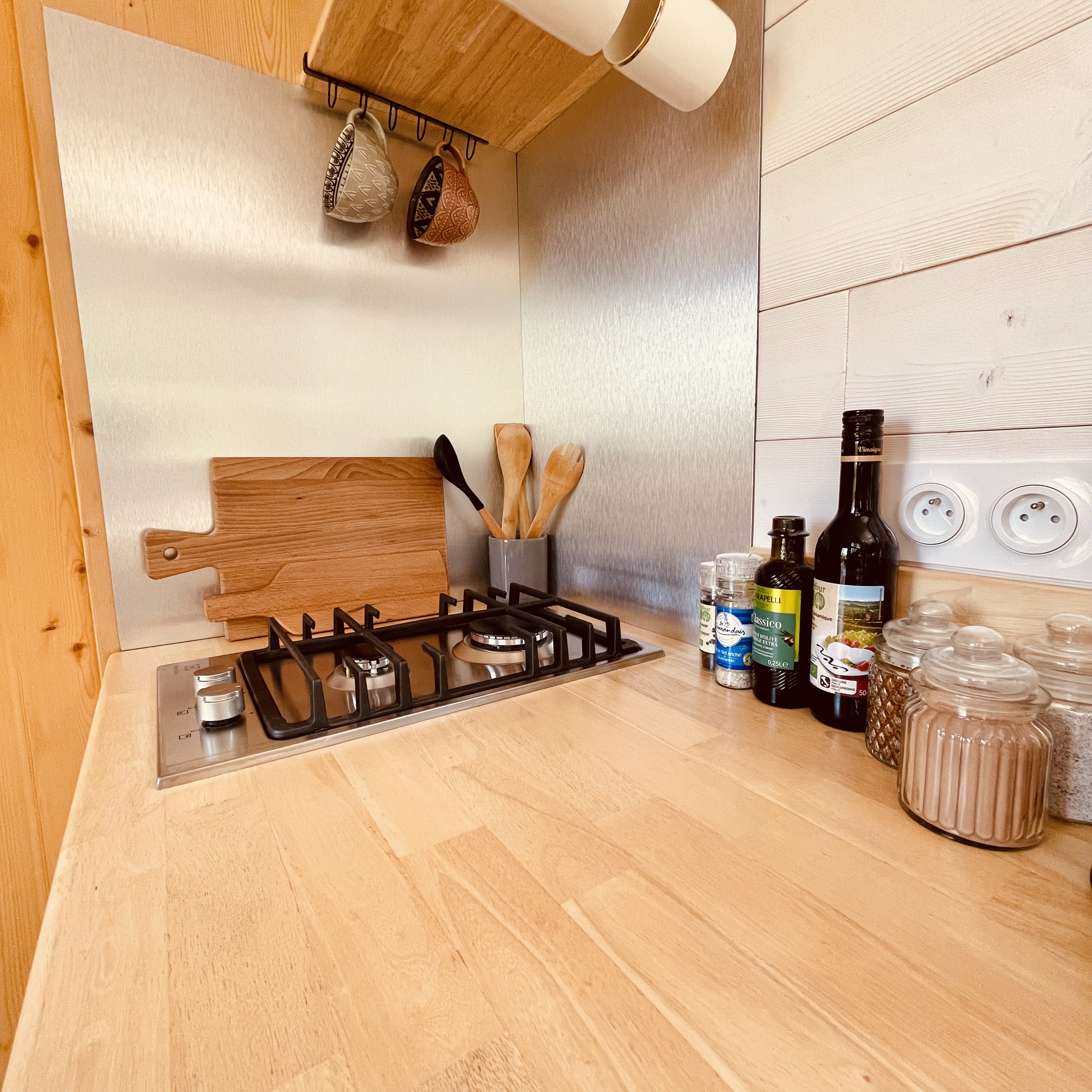 Évasion dans une tiny house moderne en Pays de la Loire à Clefs-Val-D'anjou — détail architectural
