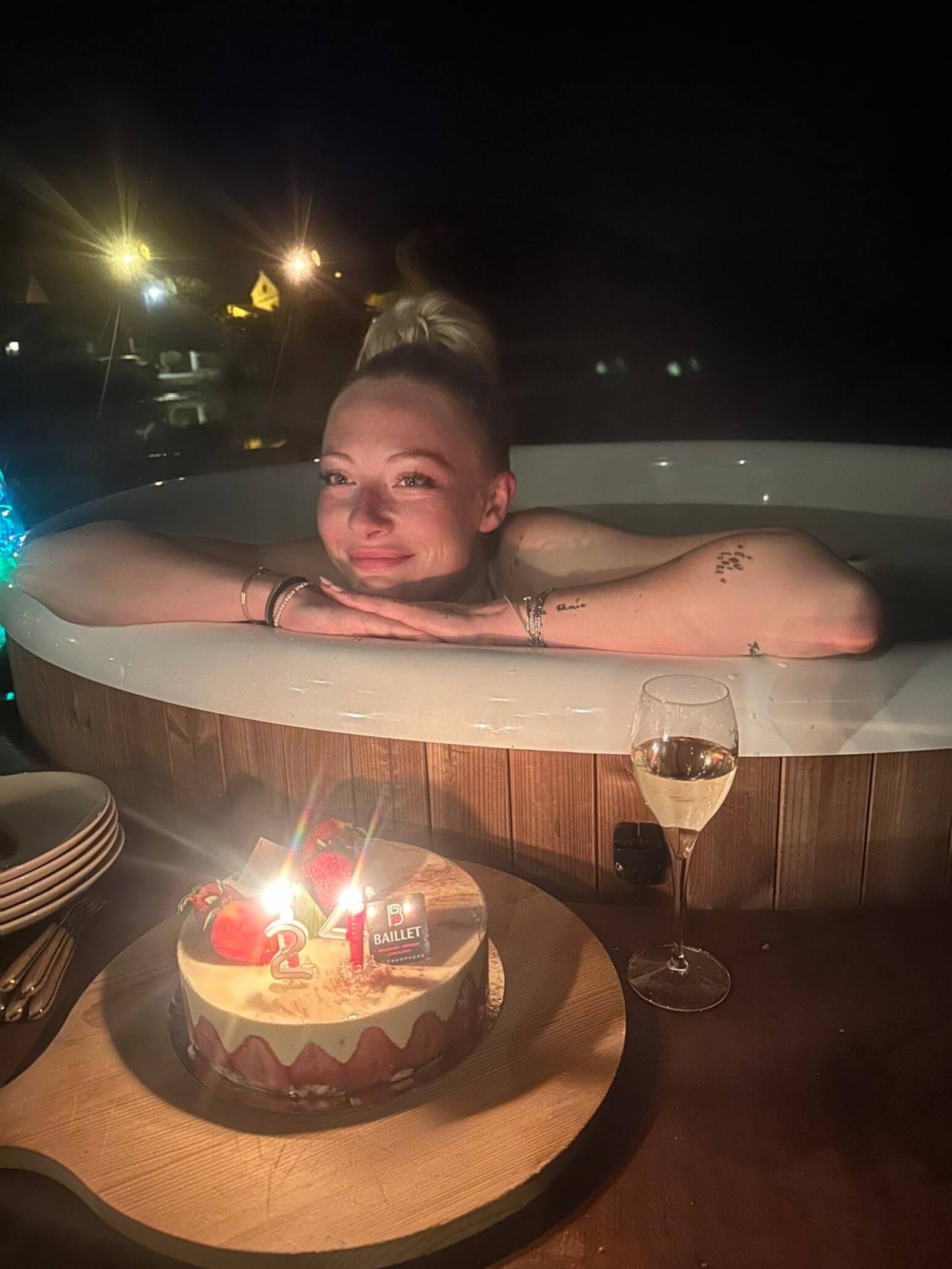House Boat avec spa : une croisière sensorielle en Champagne à Ay Champagne — espace de vie