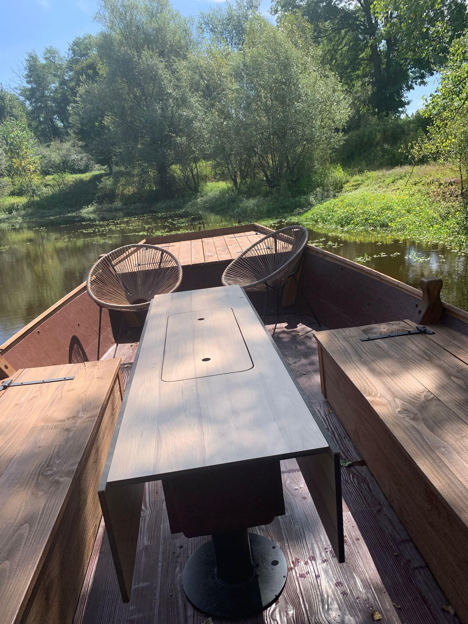 Un voyage insolite à bord du Futreau en Auvergne à Chassenard — espace de vie