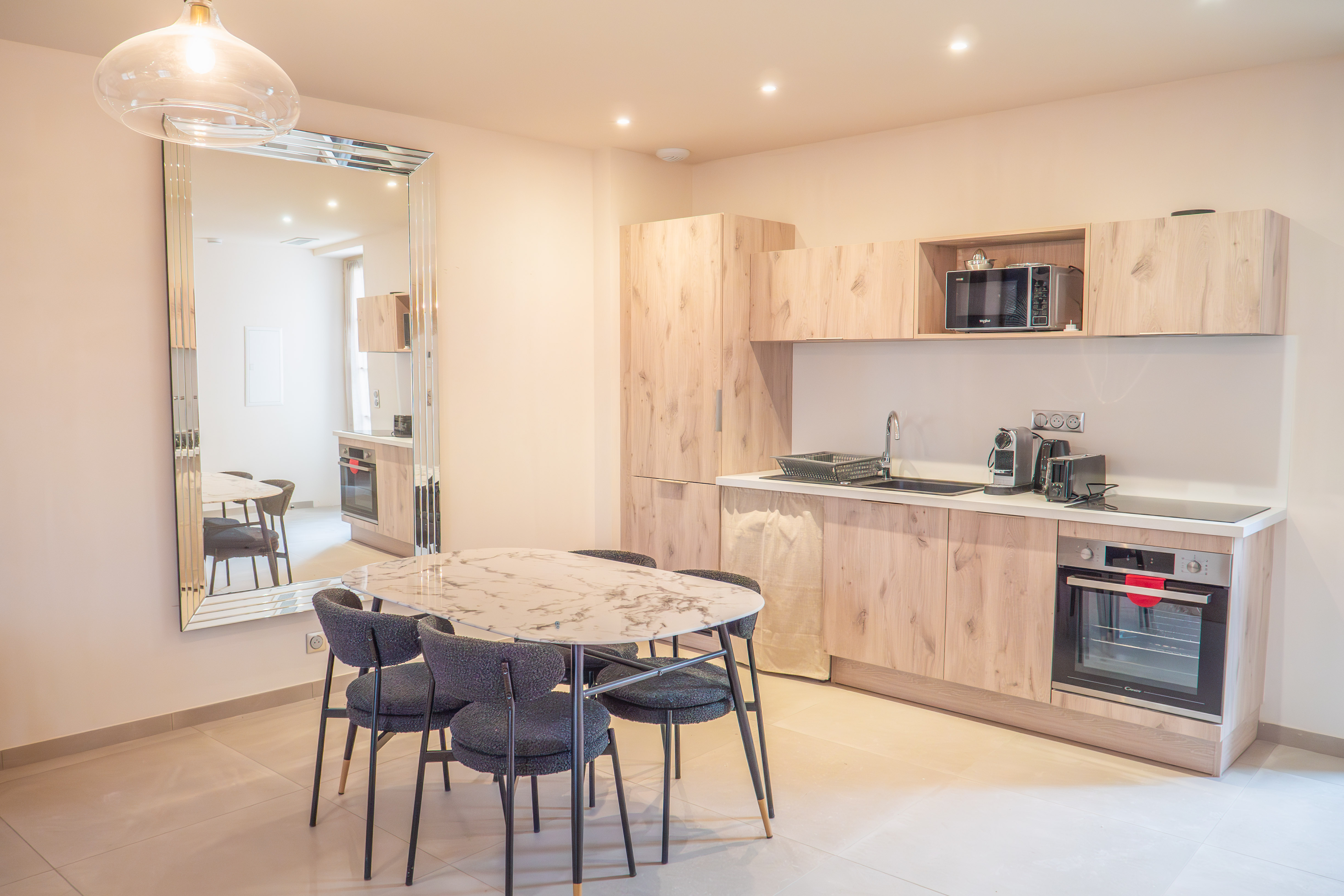 Le Jardin du Château : un gîte 5 étoiles avec spa à Pezenas — cuisine