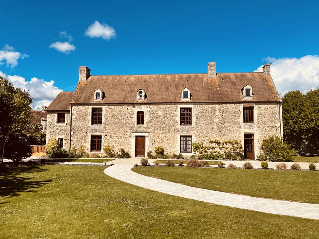 La Chambre de Caractère — Séjour romantique avec spa à Rouvres (Calvados)