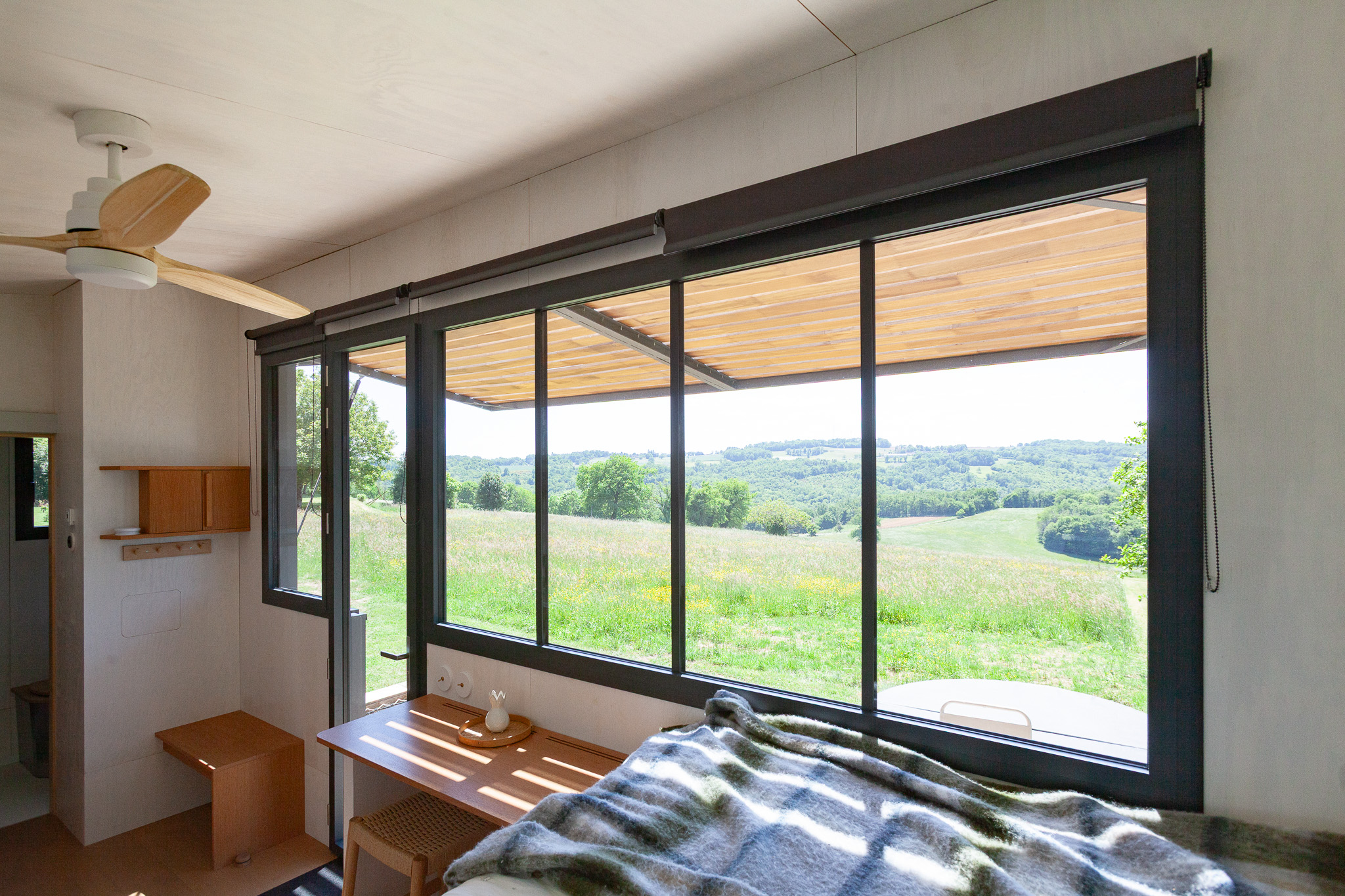 Lodge cosy & spa — Tiny House avec bain nordique en Dordogne à Pépiite Périgord Vert — chambre