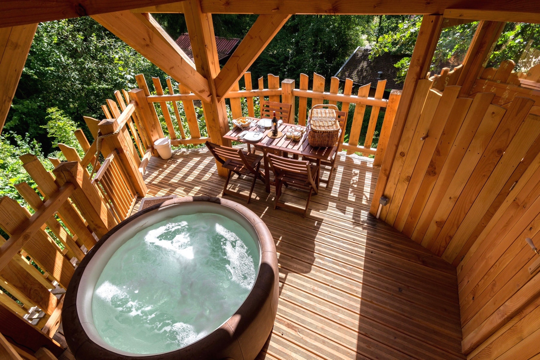 La Cabane Spa Le Chêne : une immersion dans les arbres à Rosoy-En-Multien — salle de bain