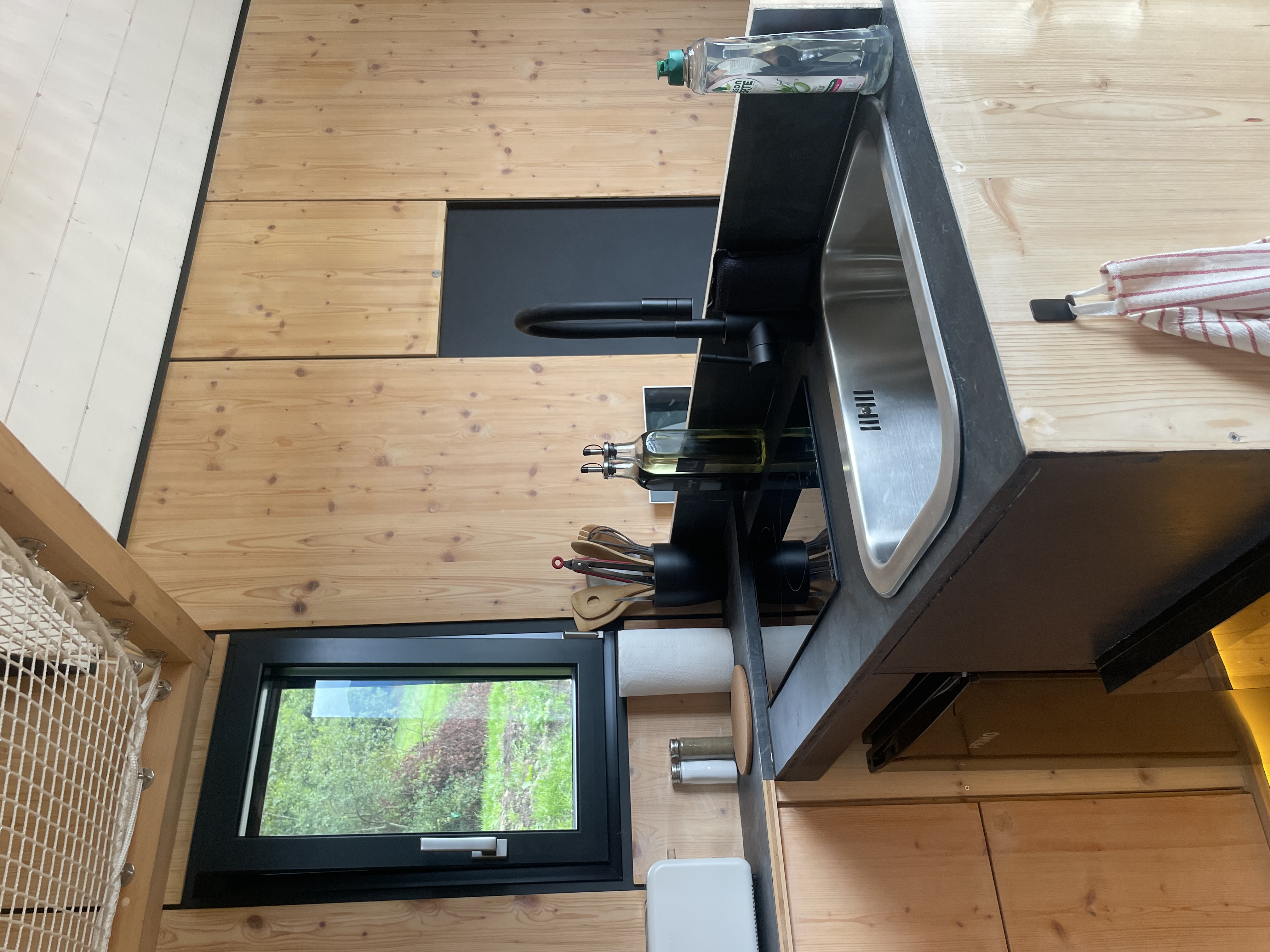 Cabane Etxe ttipia — Tiny House avec vue panoramique à Banca (Pyrénées-Atlantiques) à Banca — espace de vie