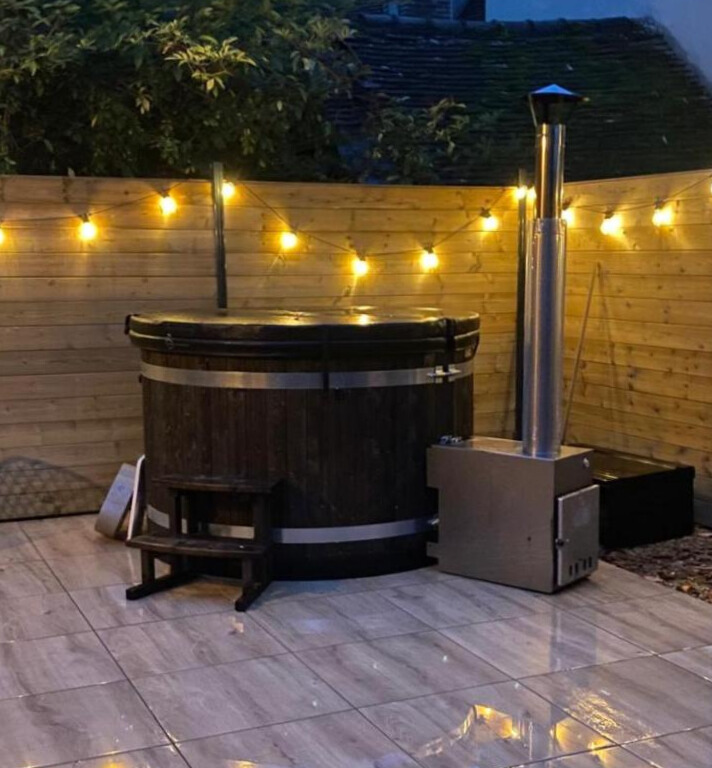 Chalet Cocooning & Bain Nordique Privatif — Chalet avec spa à Orne à Alençon — espace de vie