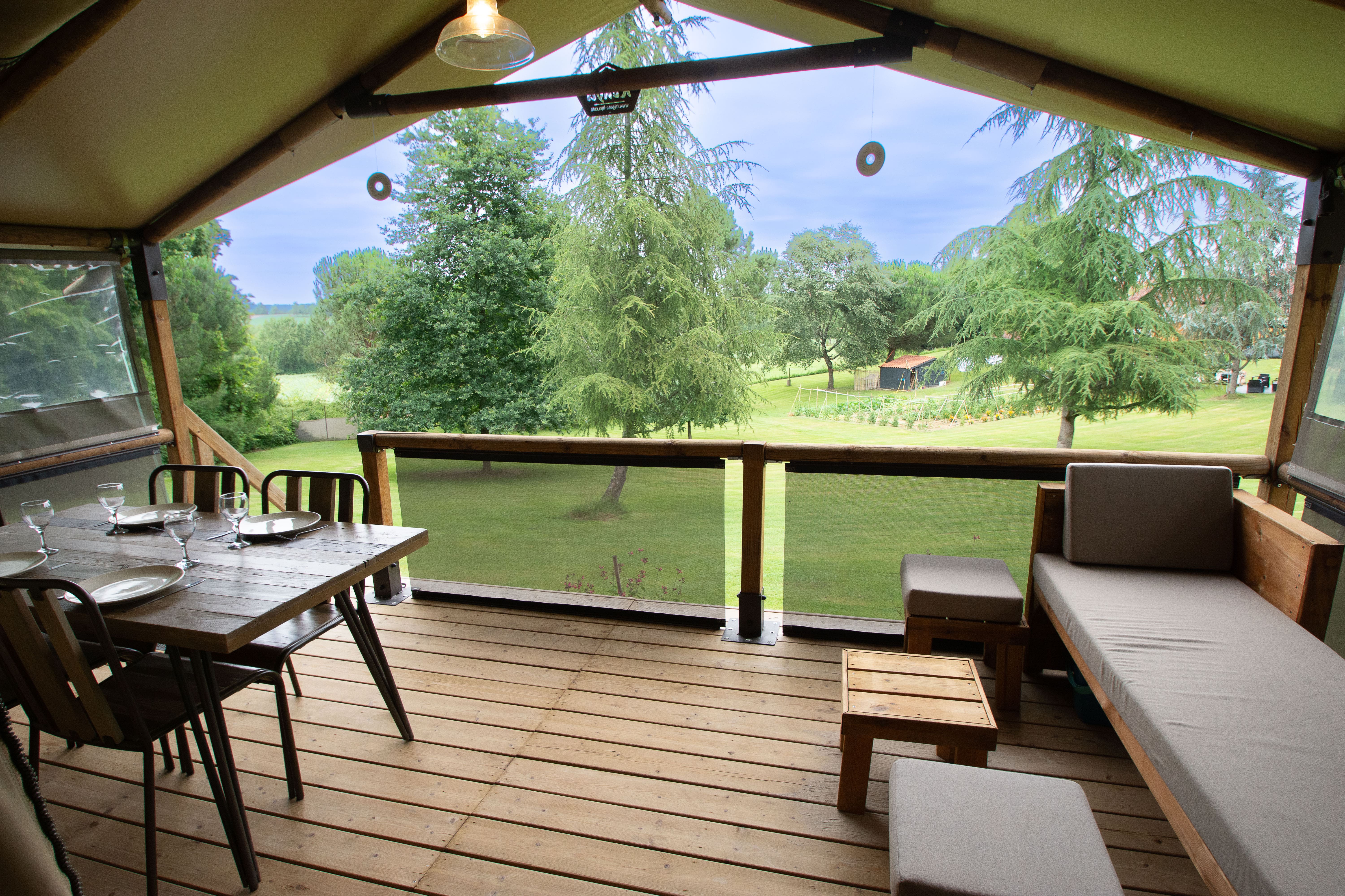Vivez l'expérience d'un lodge safari au cœur des Midi-Pyrénées à Manciet — vue intérieure