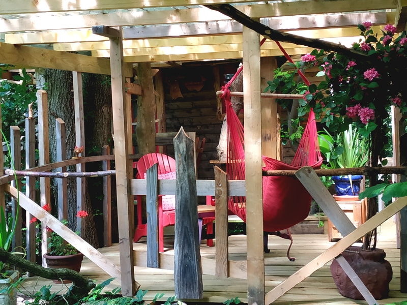 Nid perché : une cabane sur pilotis en pleine nature à Fermanville — vue depuis la terrasse