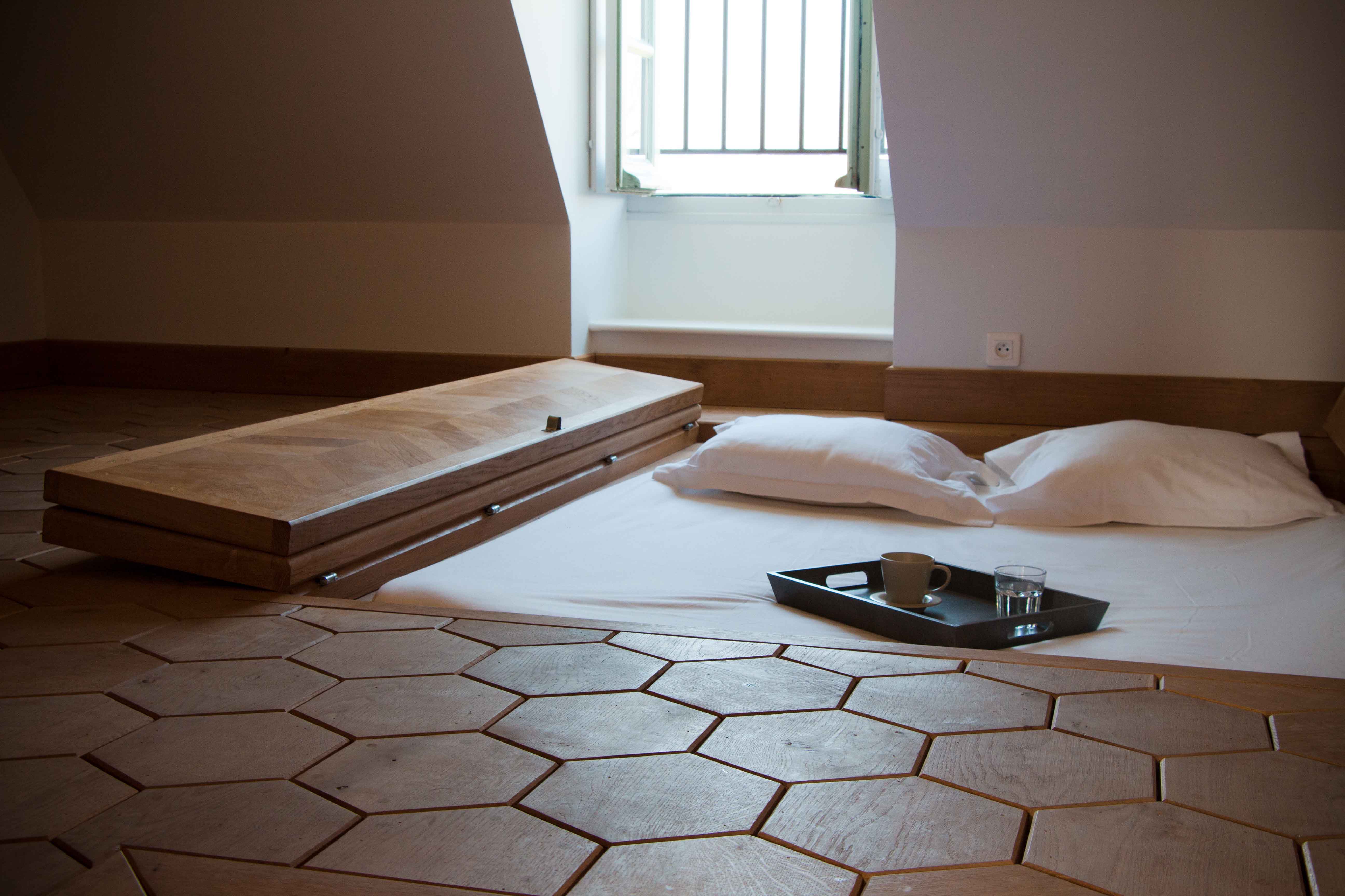 Découvrez Saturnia Pyri, une chambre à thème envoûtante à Saint-Jean-De-Boiseau — chambre
