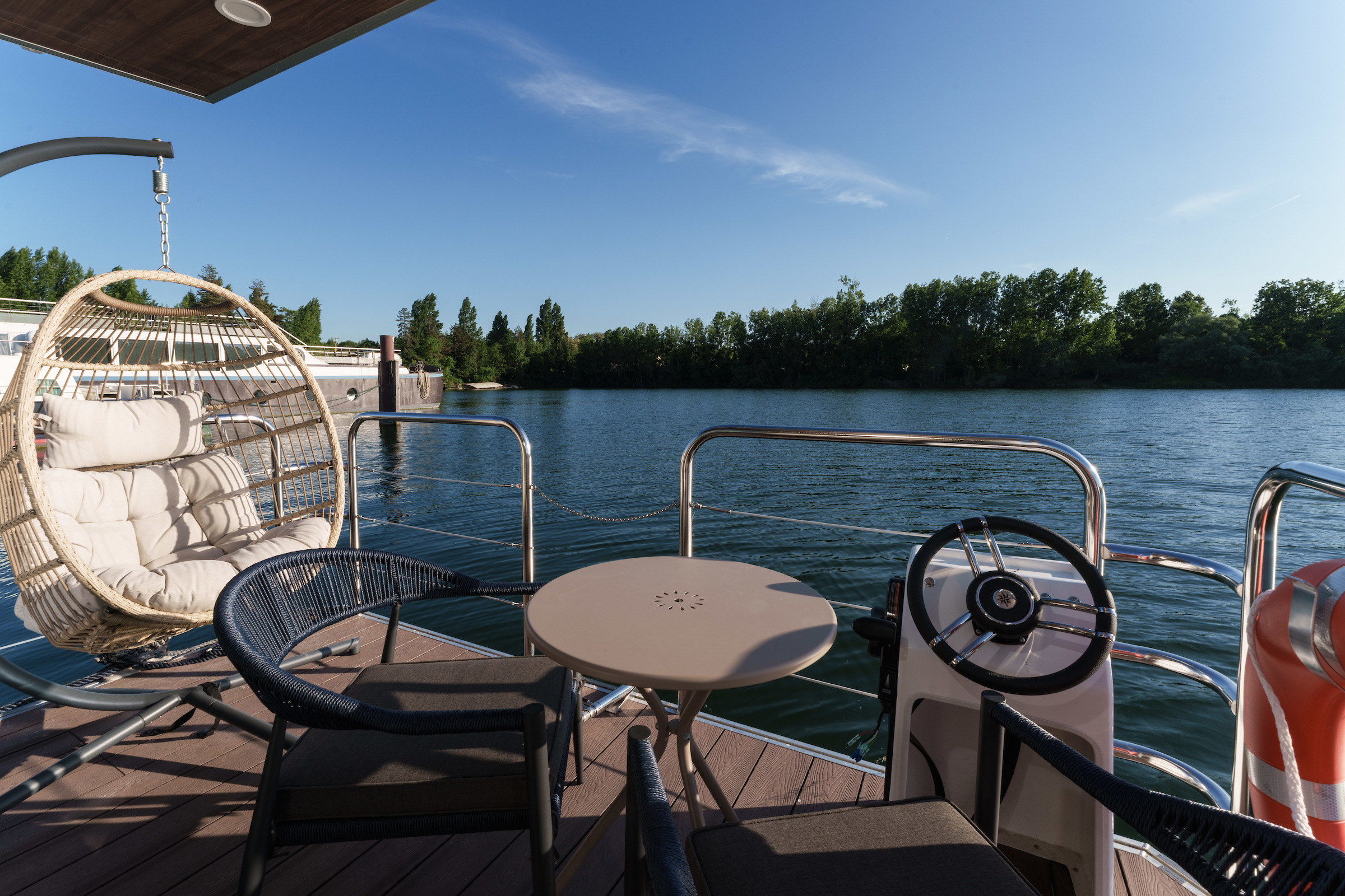 Suite flottante Panoramique — Maison insolite avec balnéo à L'Isle-Adam (Yvelines) à L'Isle-Adam — espace de vie