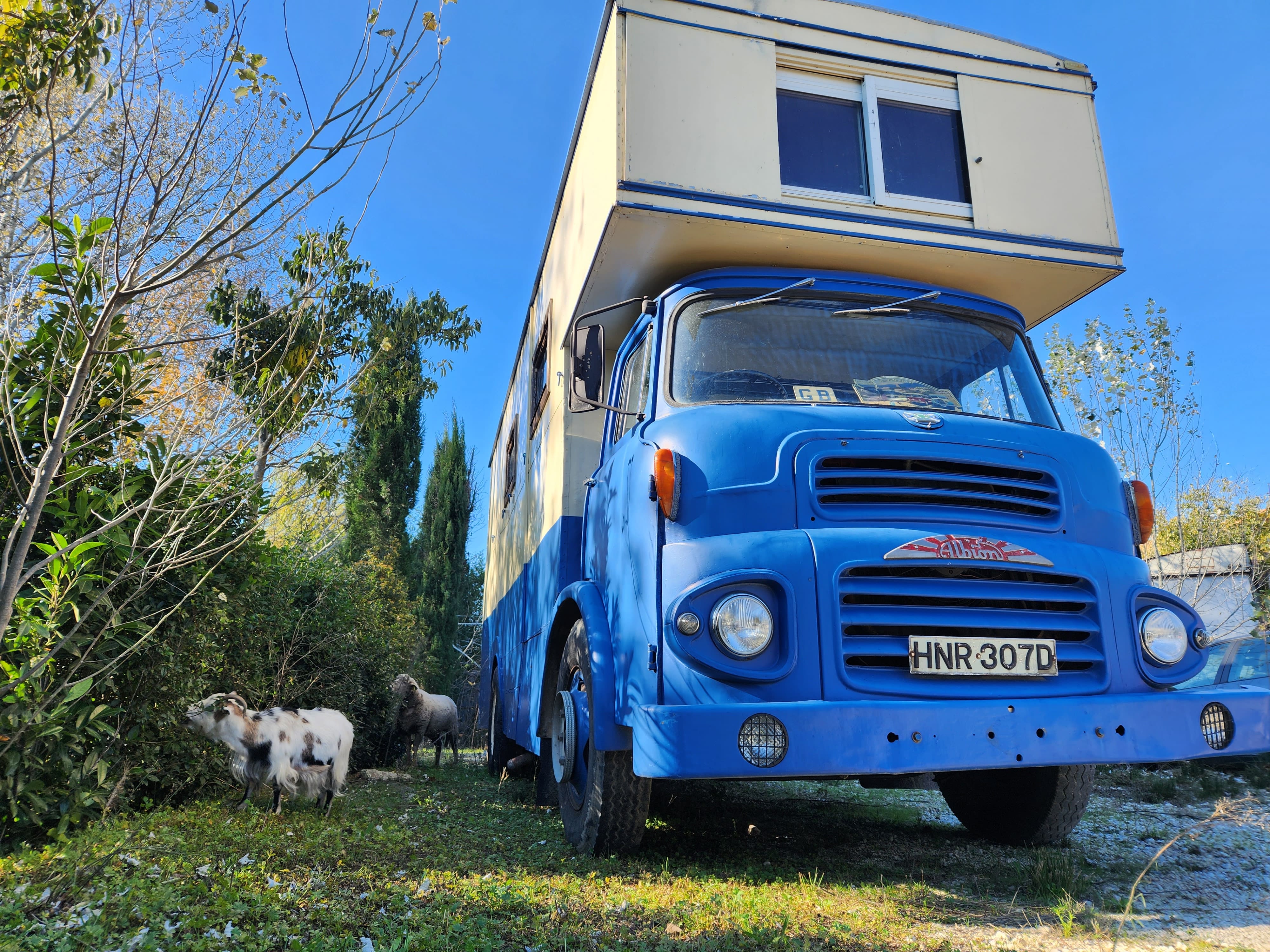 Le Truck-Lodge le ALBION : Une expérience inclassable en Provence — Lodge à Saint-Andiol