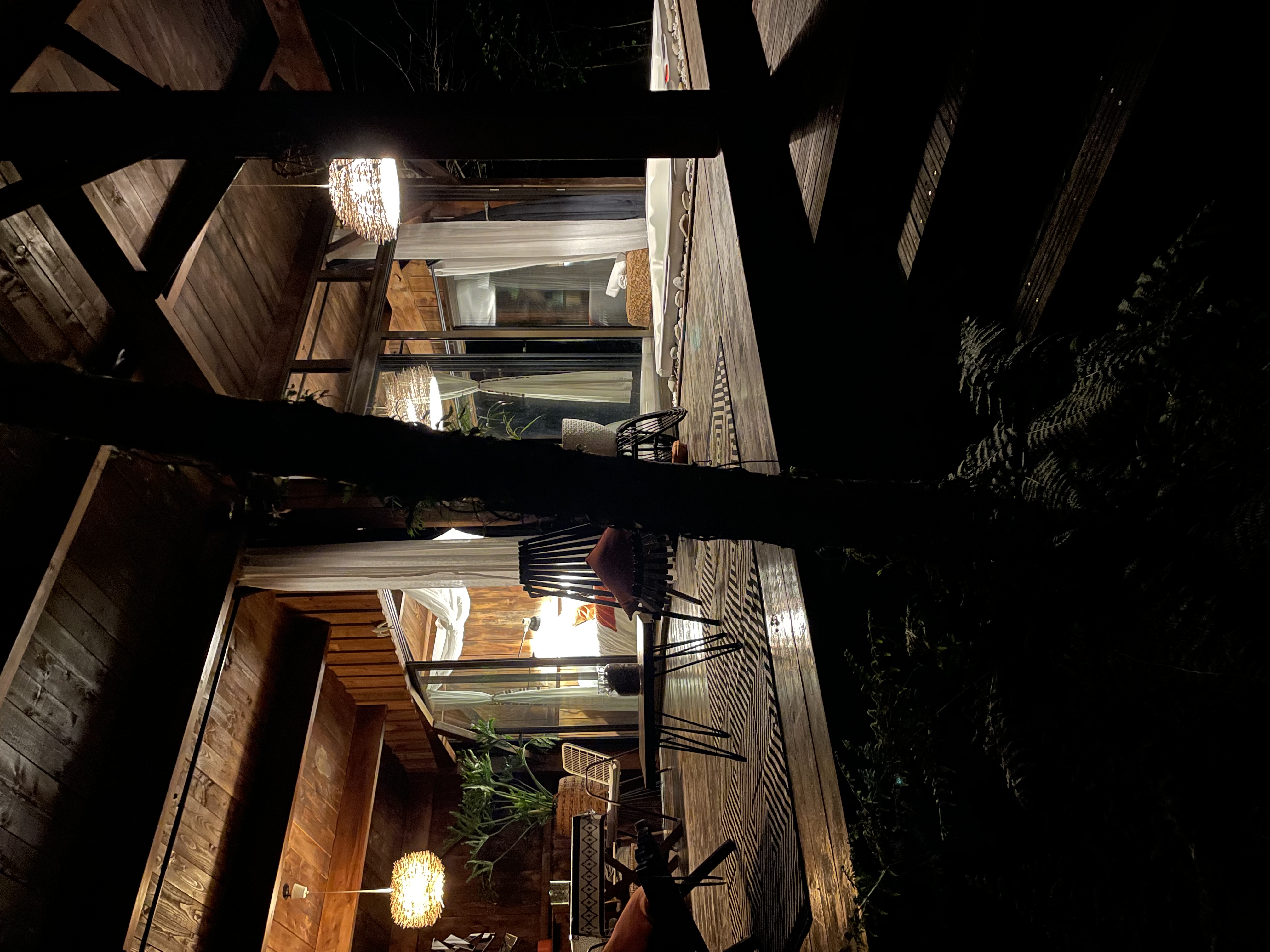 Le Lodge et son Spa : une cabane immersive en Aquitaine à Origne — détail architectural
