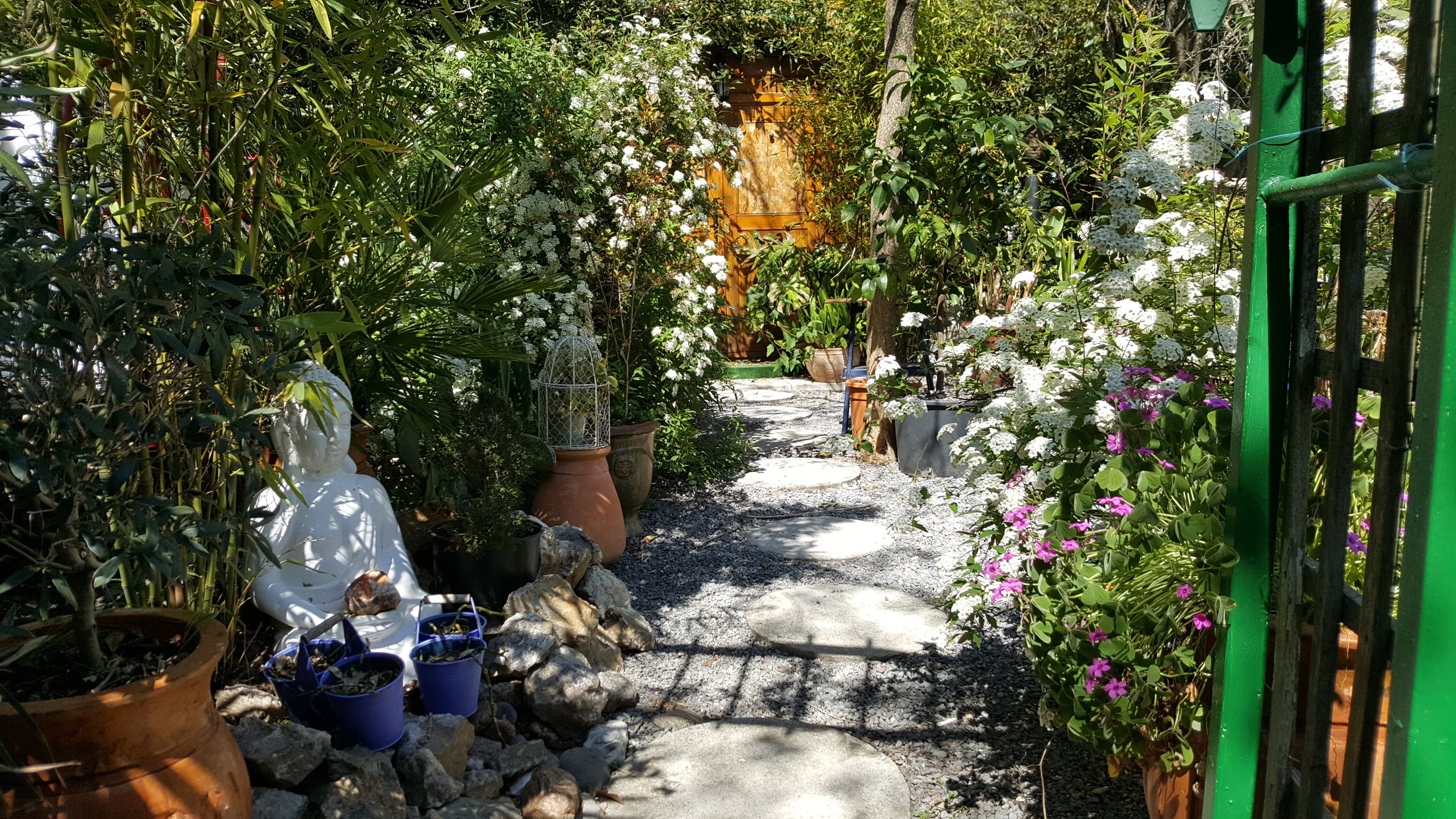 Tiny Garden — Cabane avec spa et jardin à Le Portel des Arnaud à Durfort-et-Saint-Martin-de-Sossenac — espace de vie