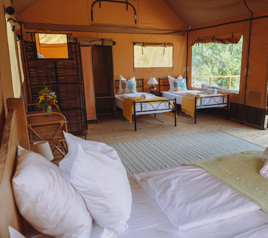 Maasai Mara — Tente luxueuse avec spa à Tarn-et-Garonne à Varen — espace de vie