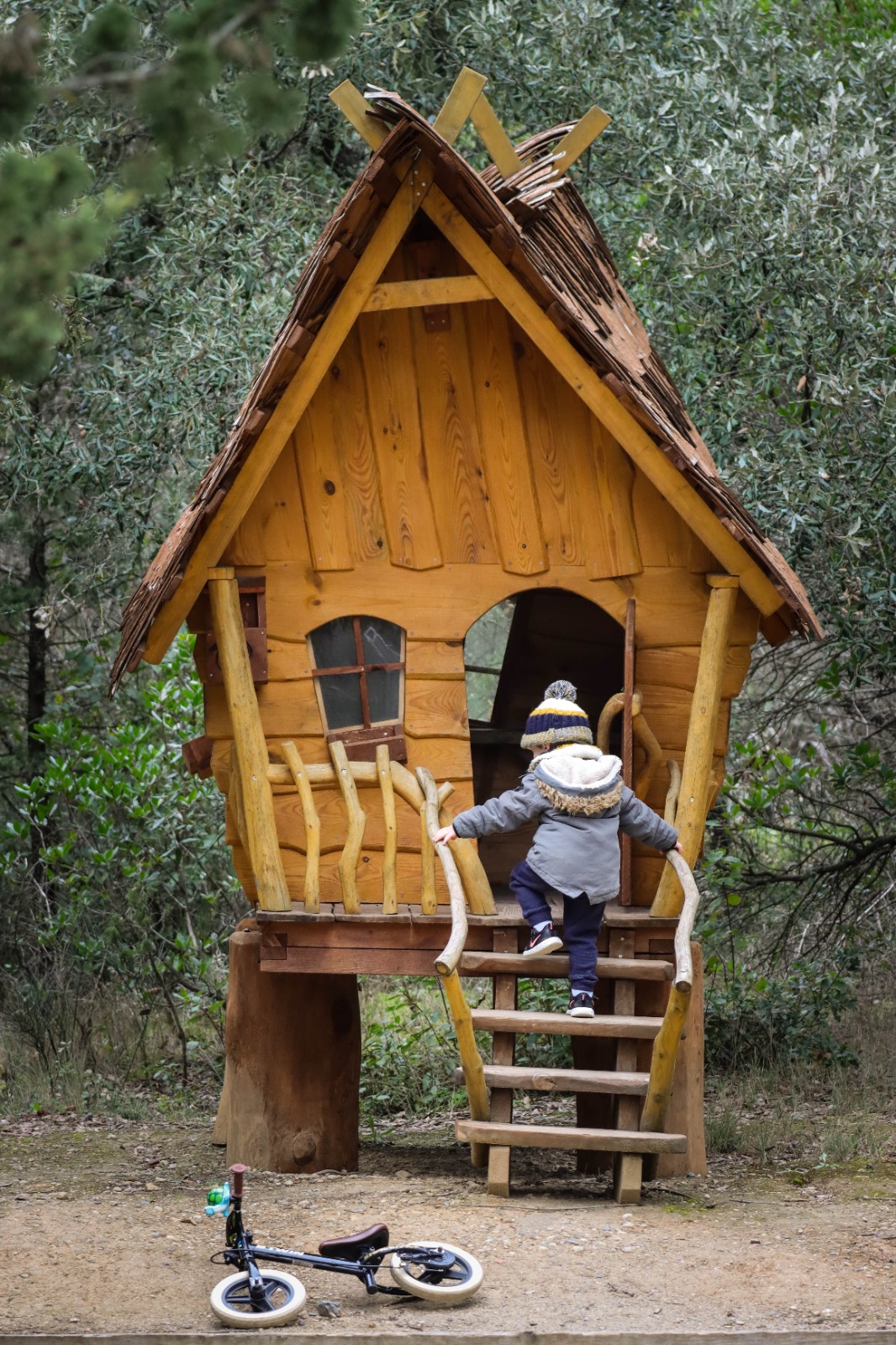 Cabane Bourinne : une immersion en hauteur en Languedoc-Roussillon