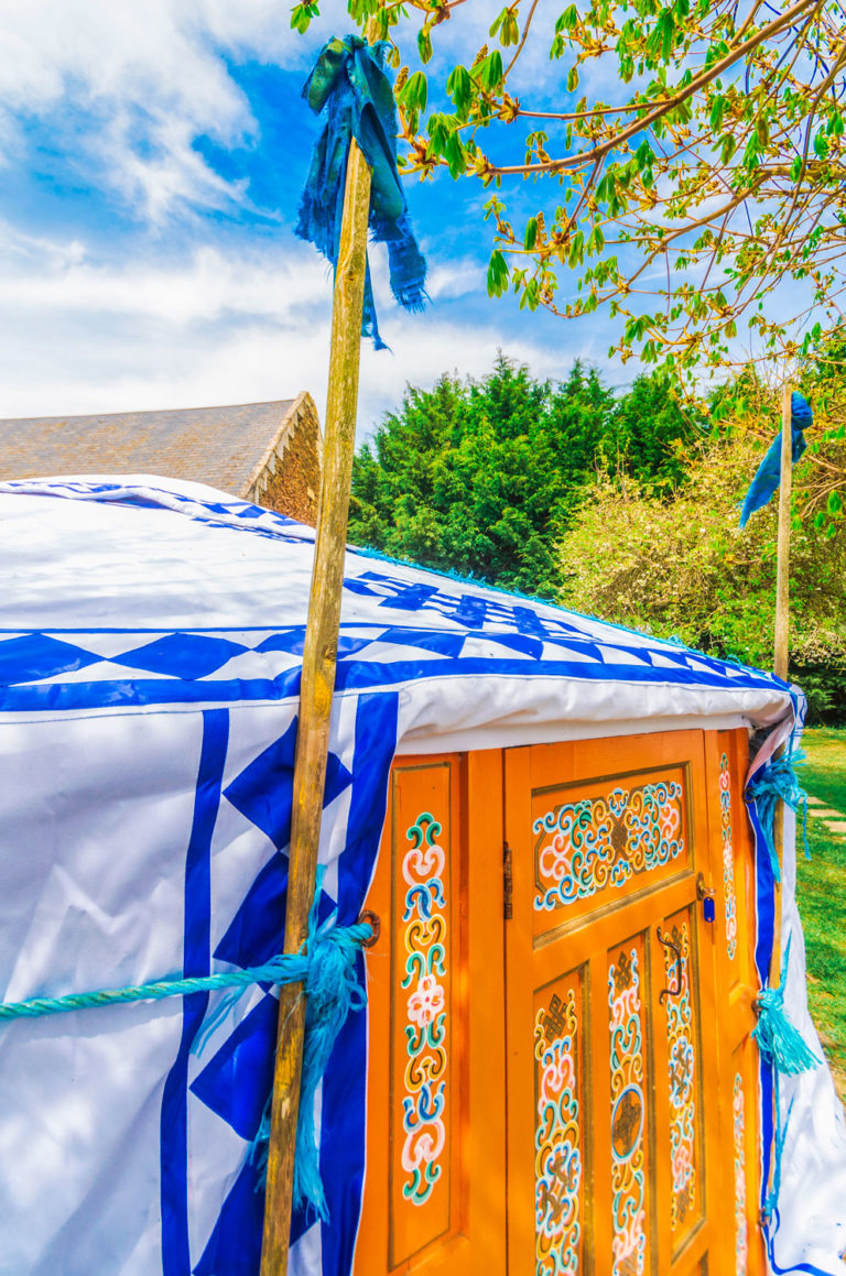Yourte Famille de Mongolie — Séjour insolite avec spa à La Ferme Des Épis à Ouffières — salle de bain