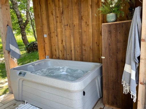 Lichen dôme géodésique & Spa : une évasion sensorielle en pleine nature à Lagraulet Du Gers — environnement naturel