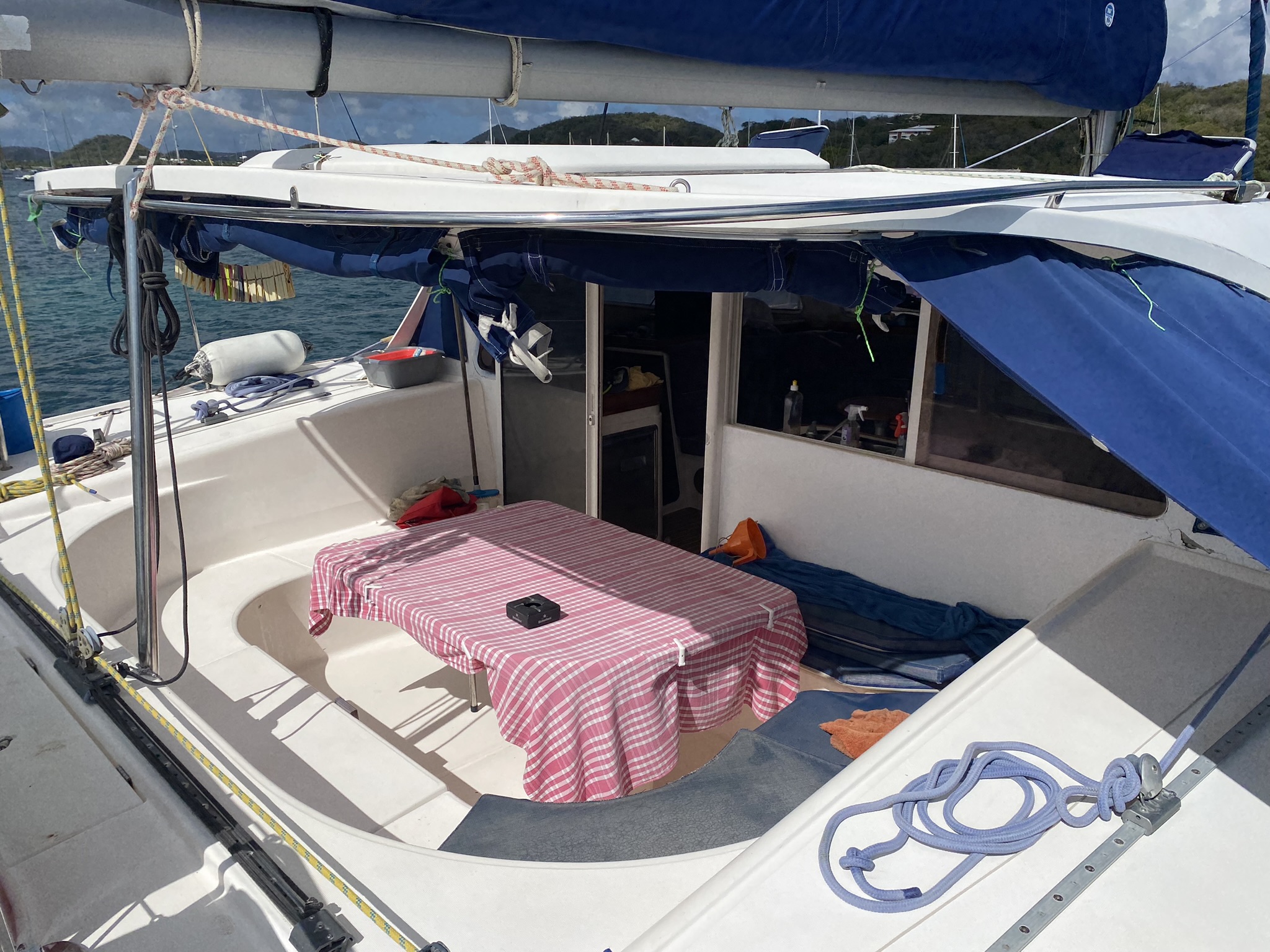 Cabine sur catamaran Lady ISIS : une expérience maritime en Martinique à Sainte-Anne — espace de vie