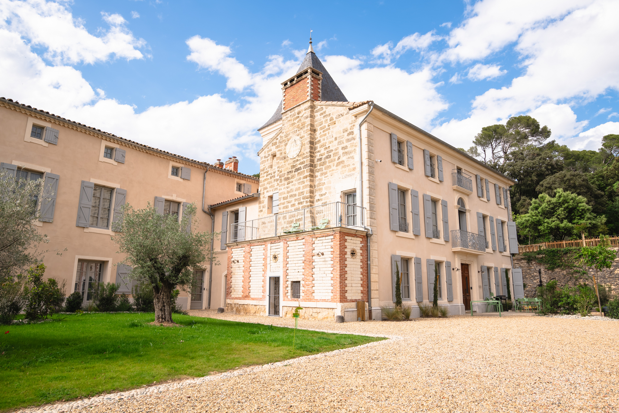 Le Cadran Solaire du Château : un gîte d'exception à Pezenas — salle de bain