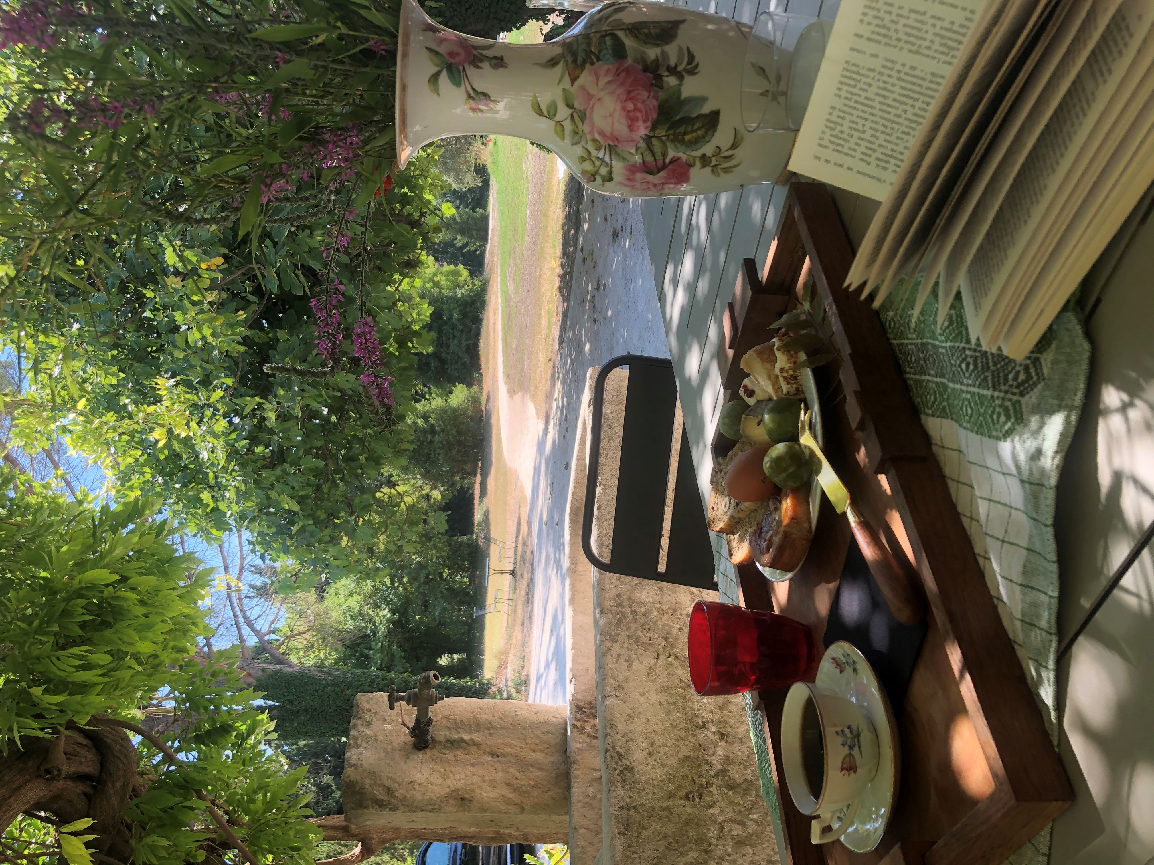Évasion en roulotte : Marius et sa piscine en Provence à Saint Remy De Provence — salle de bain