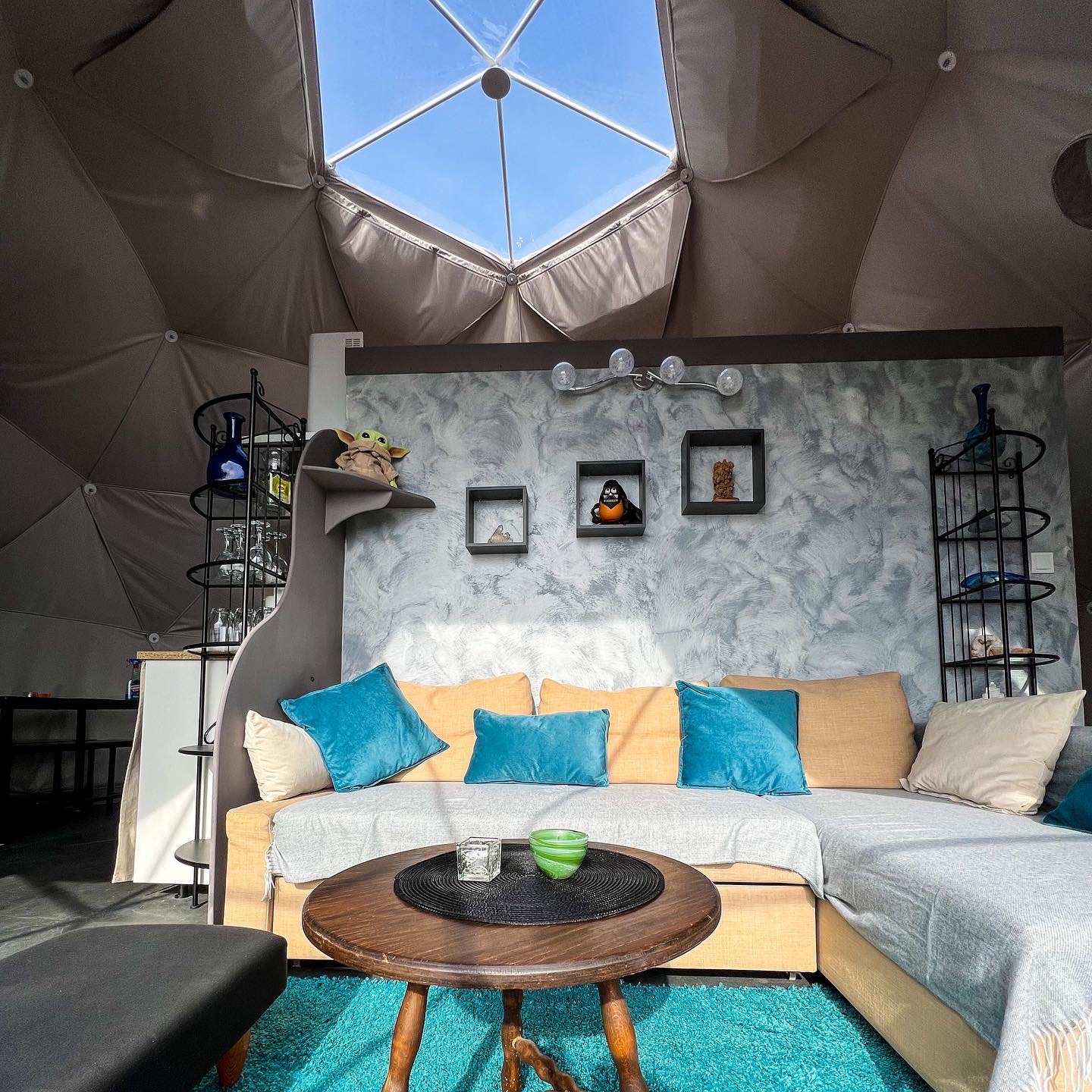 Cocoon et spa privatif — Dôme avec vue panoramique à l'Isère à Saint-Quentin-sur-Isère — chambre