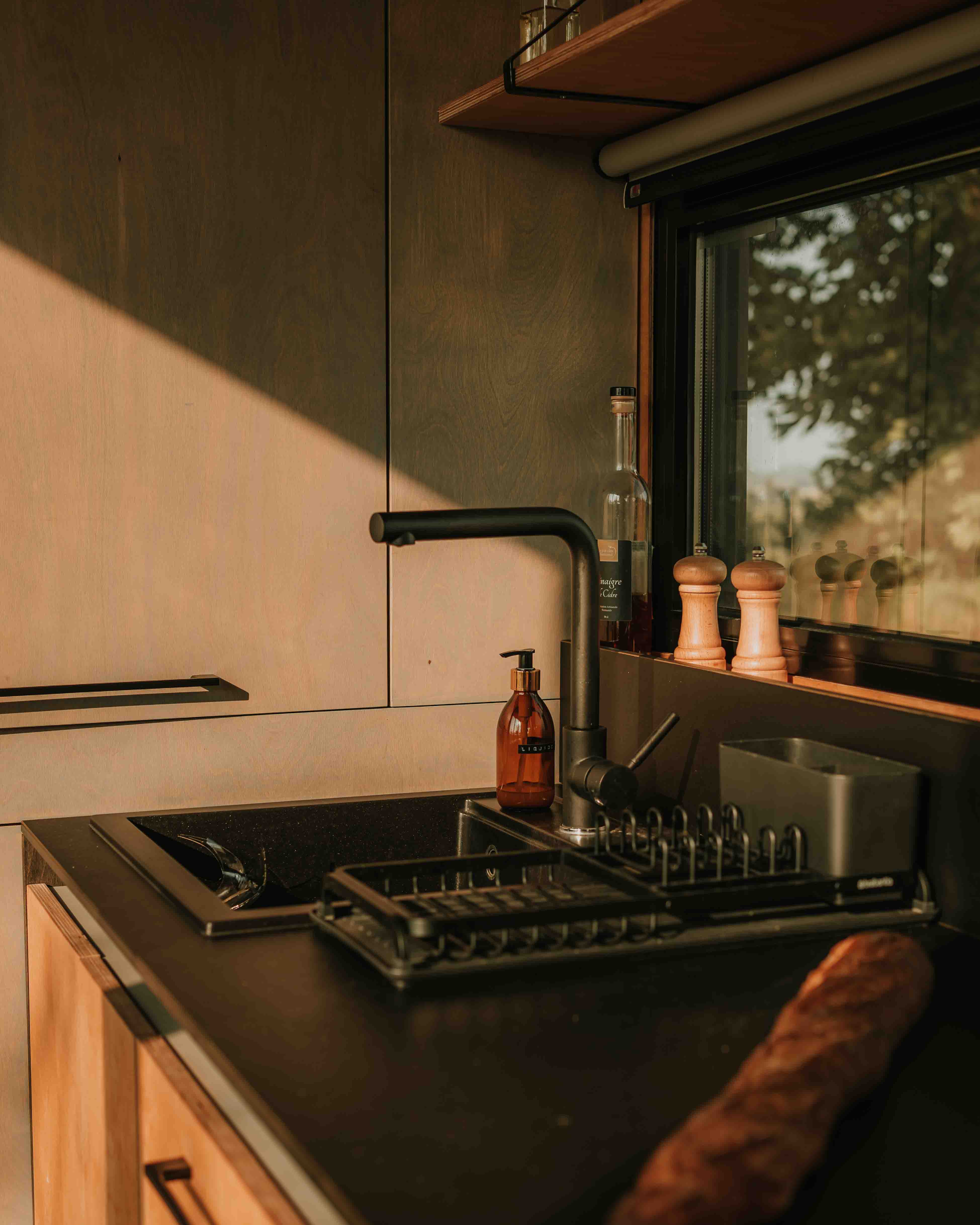 Une expérience unique dans une Tiny House près d'Étretat à Arelaune-En-Seine — cuisine