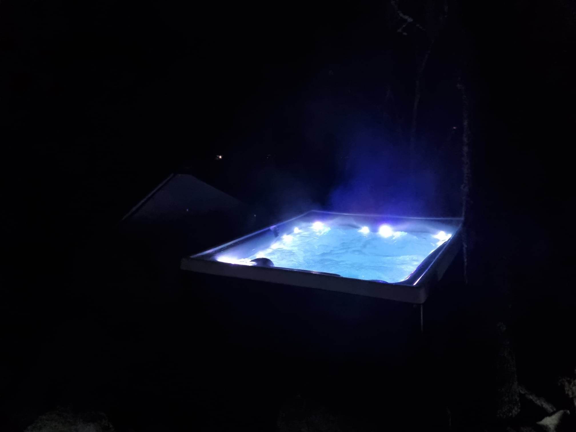 Le refuge & Spa — Pod avec jacuzzi à Haute-Saône à Andelarrot — salle de bain