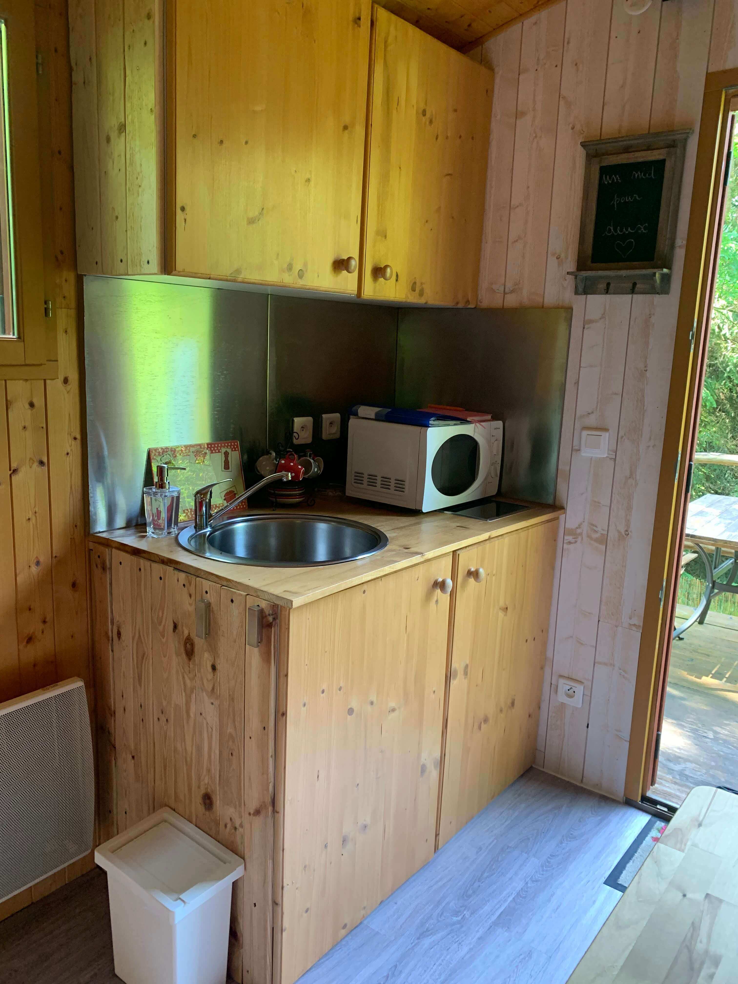 La mini roulotte — Séjour cozy avec spa à Haute-Loire à Saint-Christophe-d'Allier — chambre