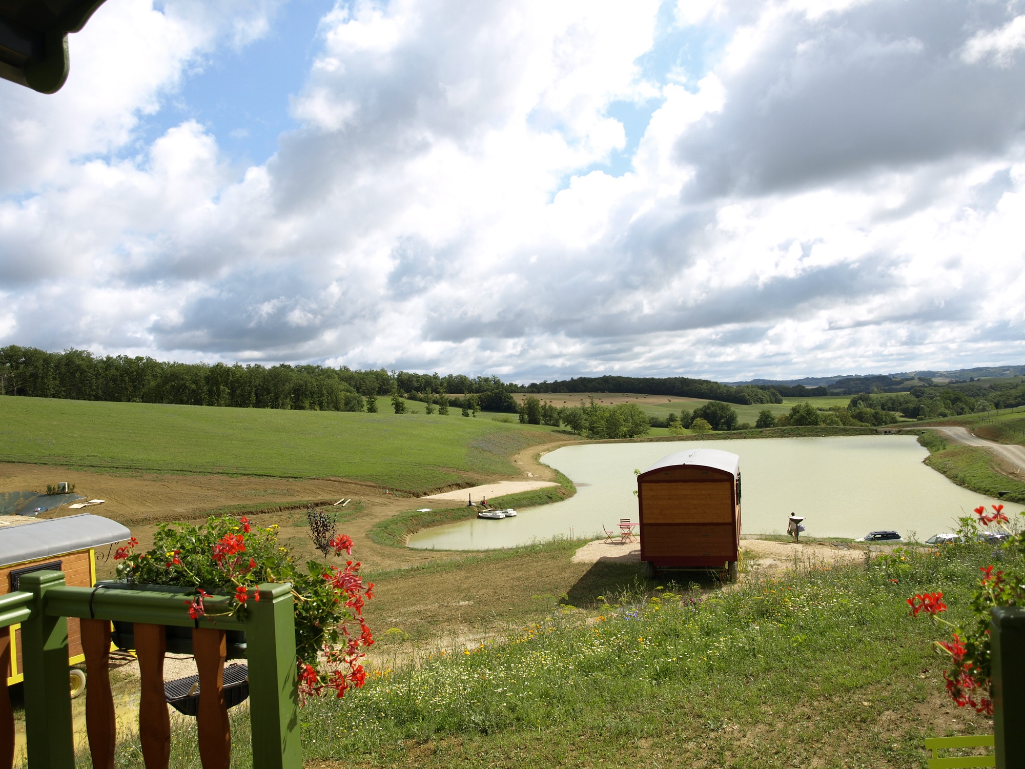 Roulotte Gîte Luxe d'Escapa — Séjour avec spa dans le Gers à Riguepeu — salle de bain