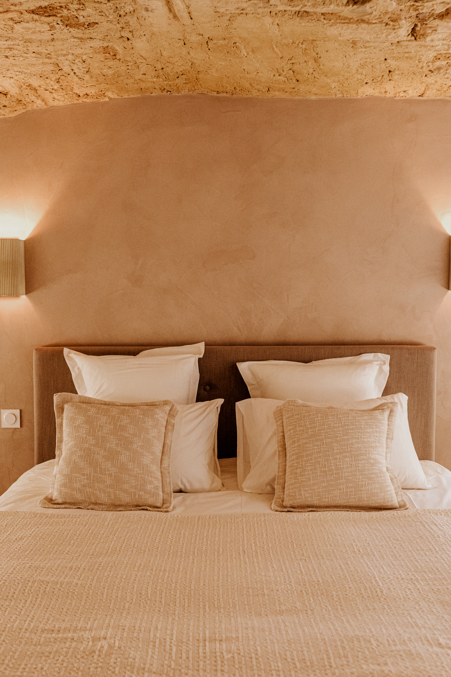Évasion sensorielle dans une suite de luxe avec spa privatif à Montpellier — environnement naturel