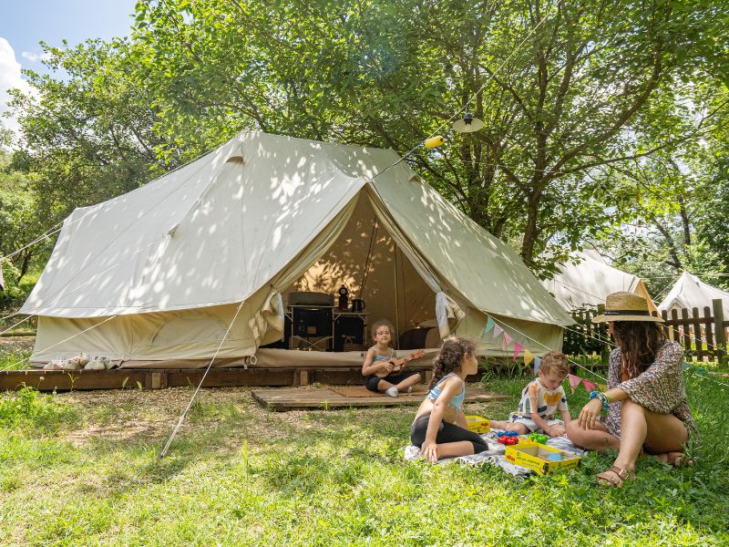 Tente Eco Chic — Séjour nature avec spa à Hérault à Clermont-l'Hérault — espace de vie