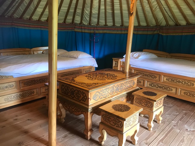 La Yourte SPA Khoni : une immersion sensorielle en pleine nature à Descartes — vue intérieure