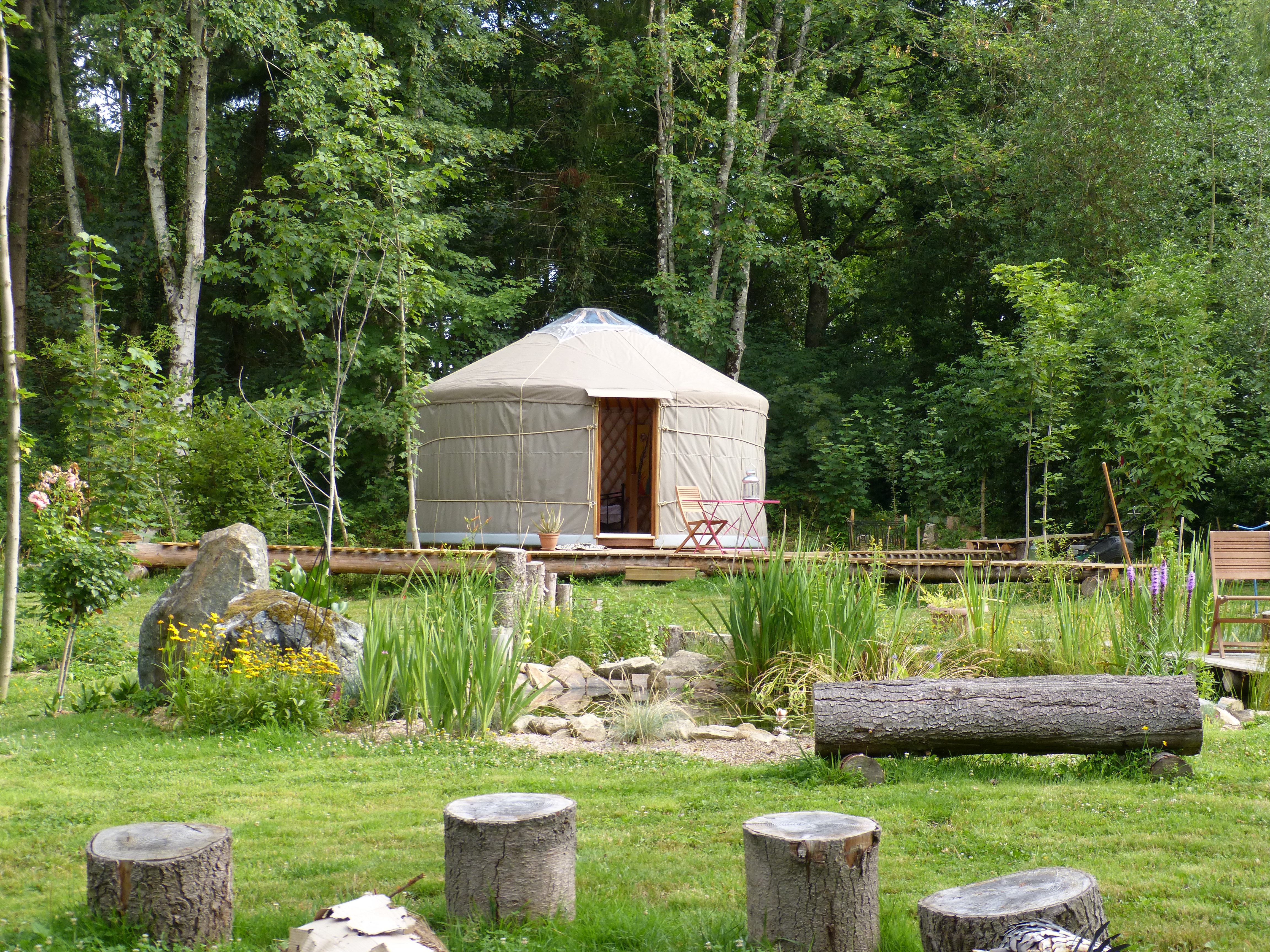 Votre évasion en yourte au cœur de la verdure auvergnate