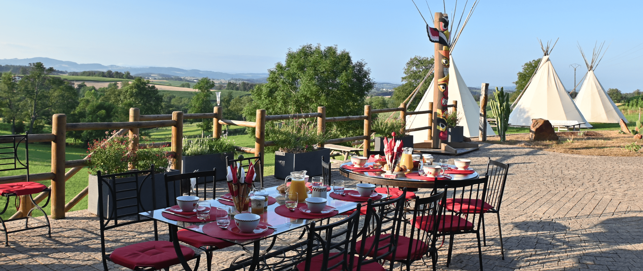 Tipi Apache — Nuit insolite à Longessaigne dans le Rhône à Longessaigne — espace de vie