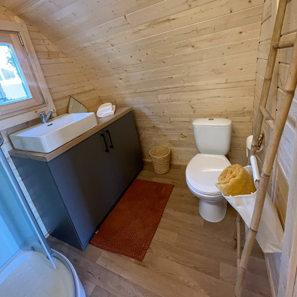 Double Pod : une expérience unique en Bretagne à Huelgoat — salle de bain