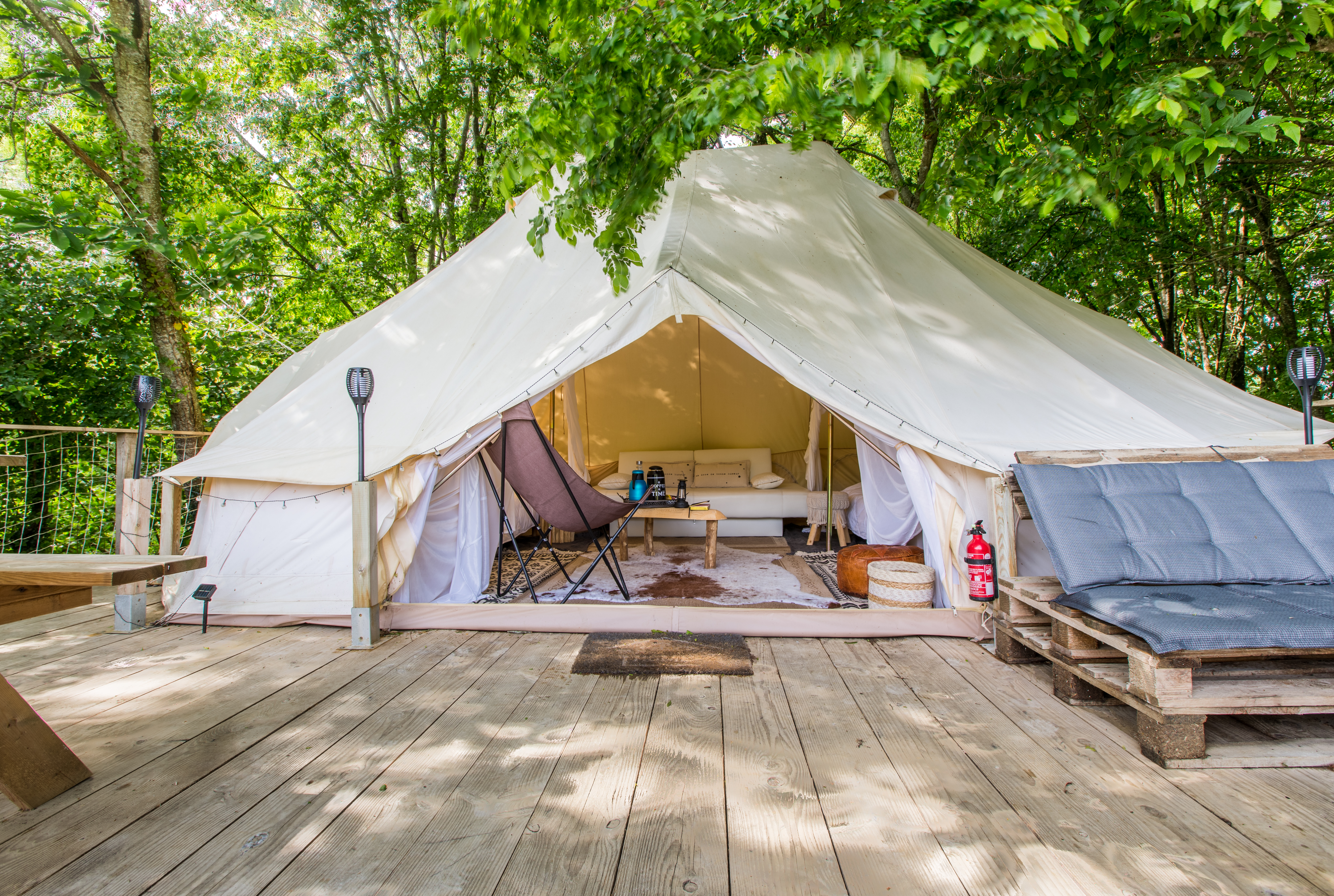 Vivez l'expérience unique du Lodge Samana en pleine nature à Saint-Griède — vue intérieure